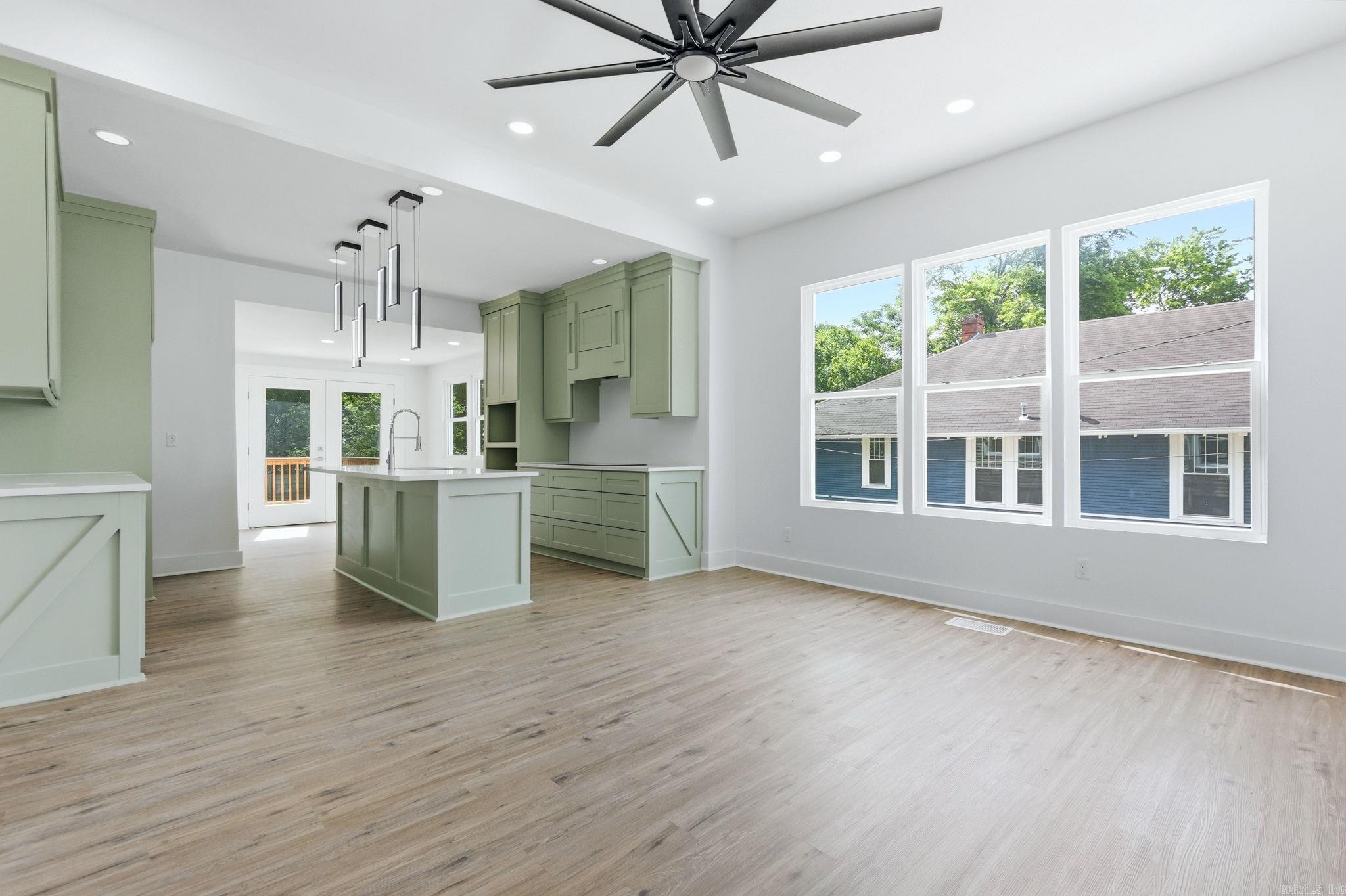 2217 SCOTT Little Rock, AR 72206