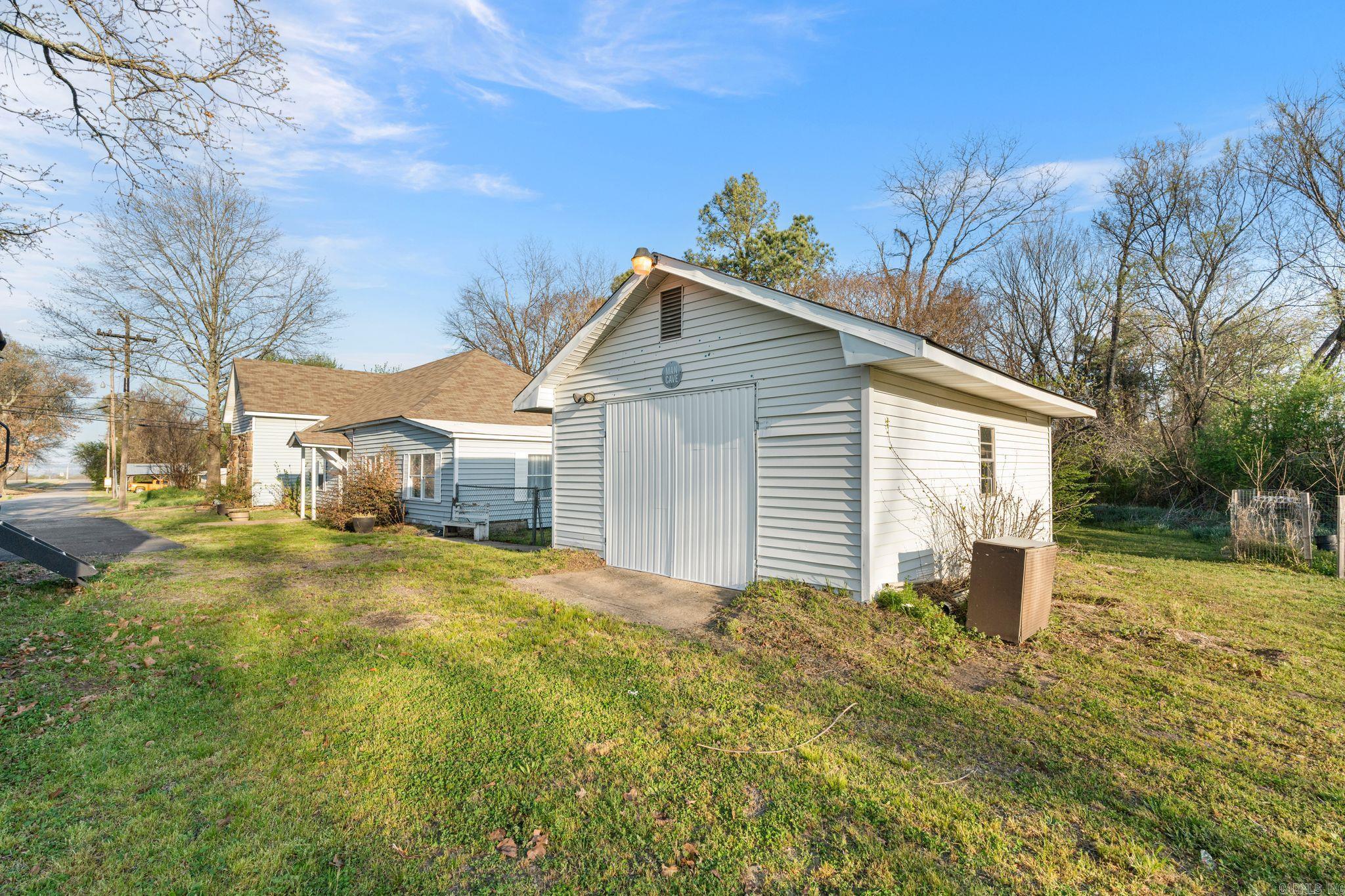 606 N Roseville St  Altus, AR