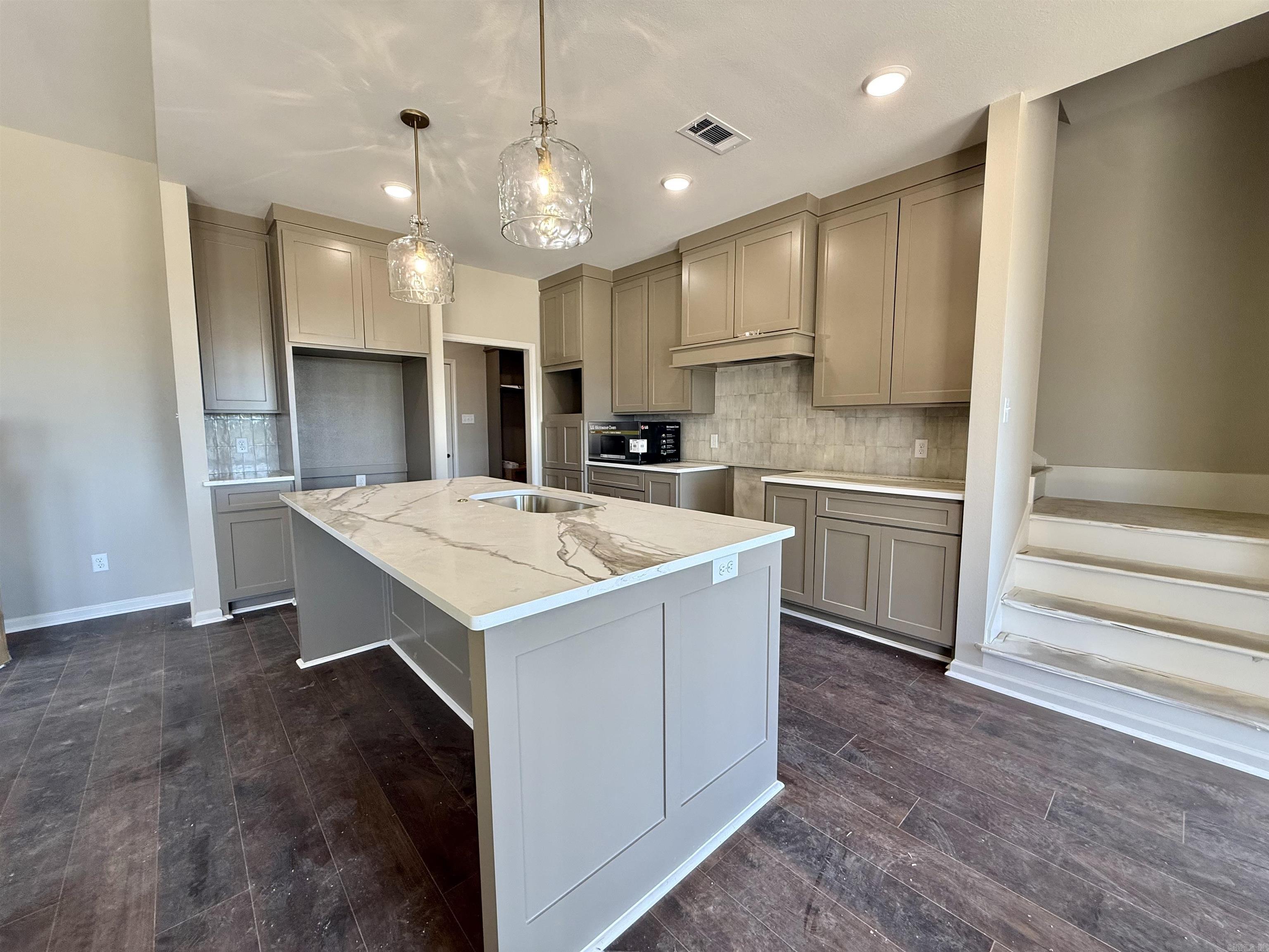 4015 Creek Top  Bauxite, AR