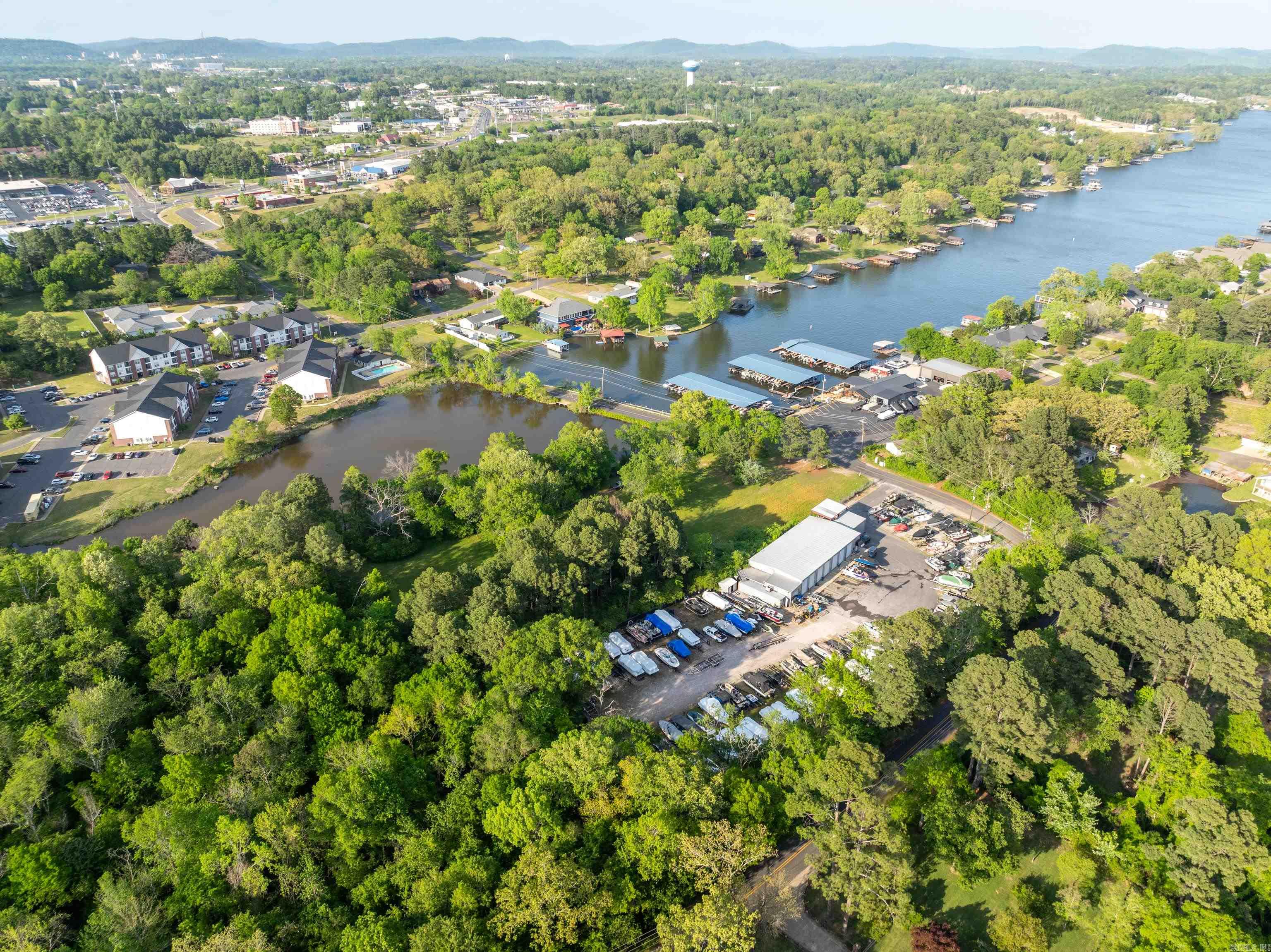 280 Lakeland  Hot Springs, AR