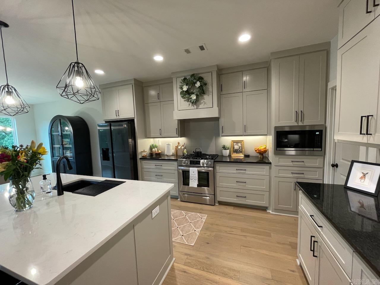 184 Ridgeview  Maumelle, AR