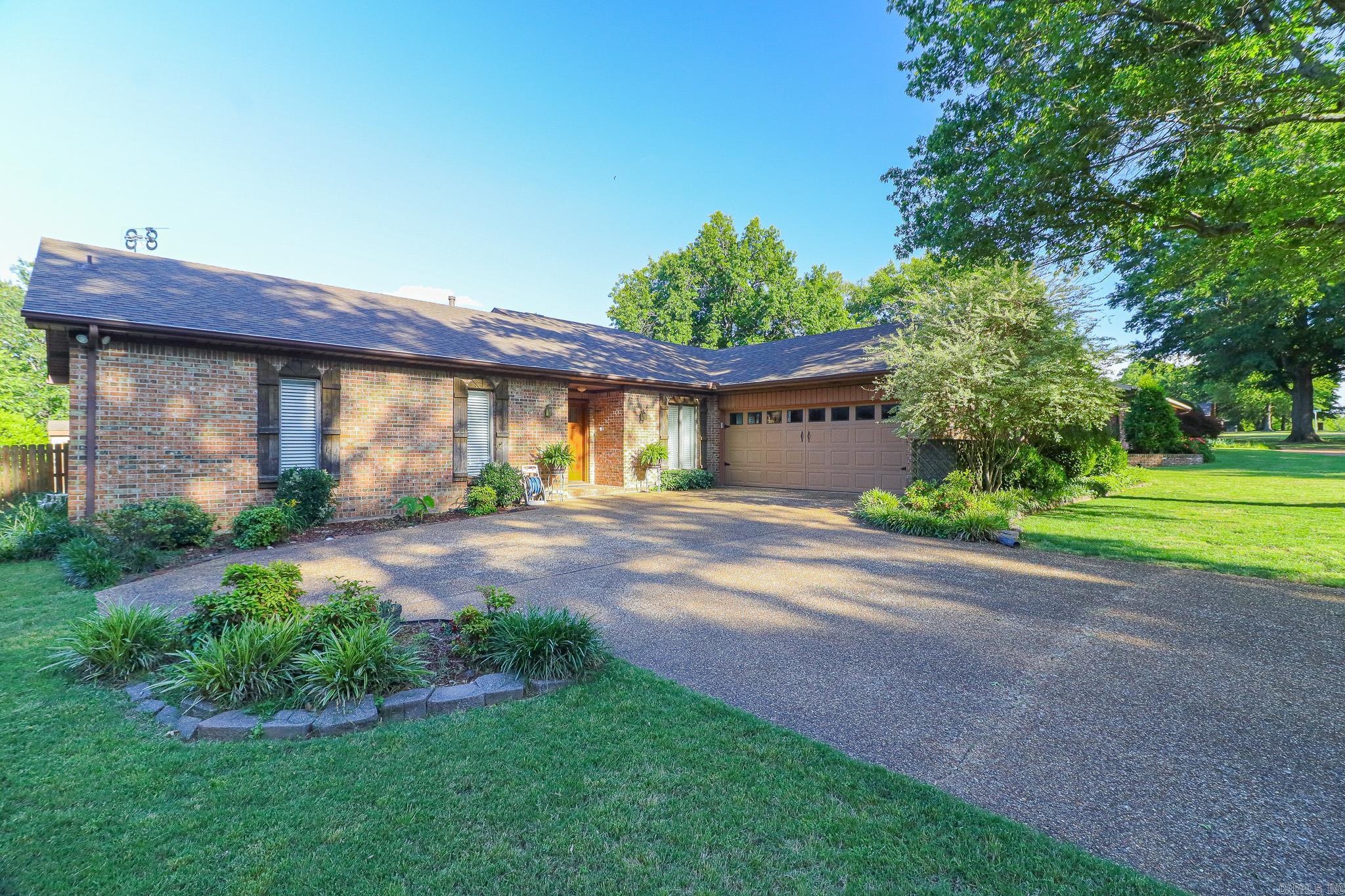 2912 Greenbriar  Jonesboro, AR