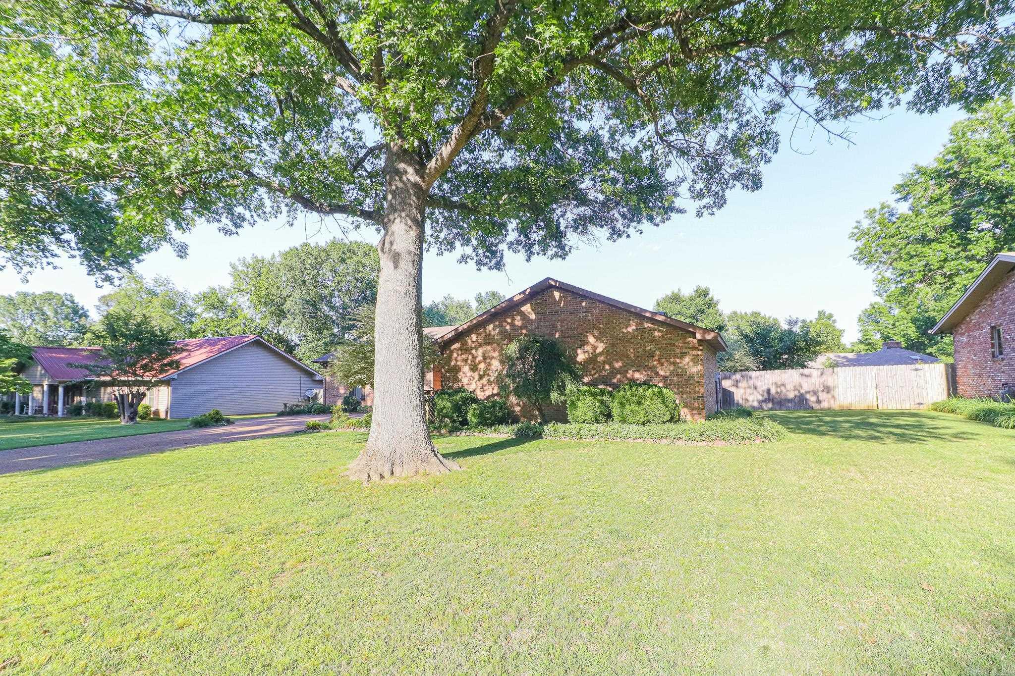 2912 Greenbriar  Jonesboro, AR
