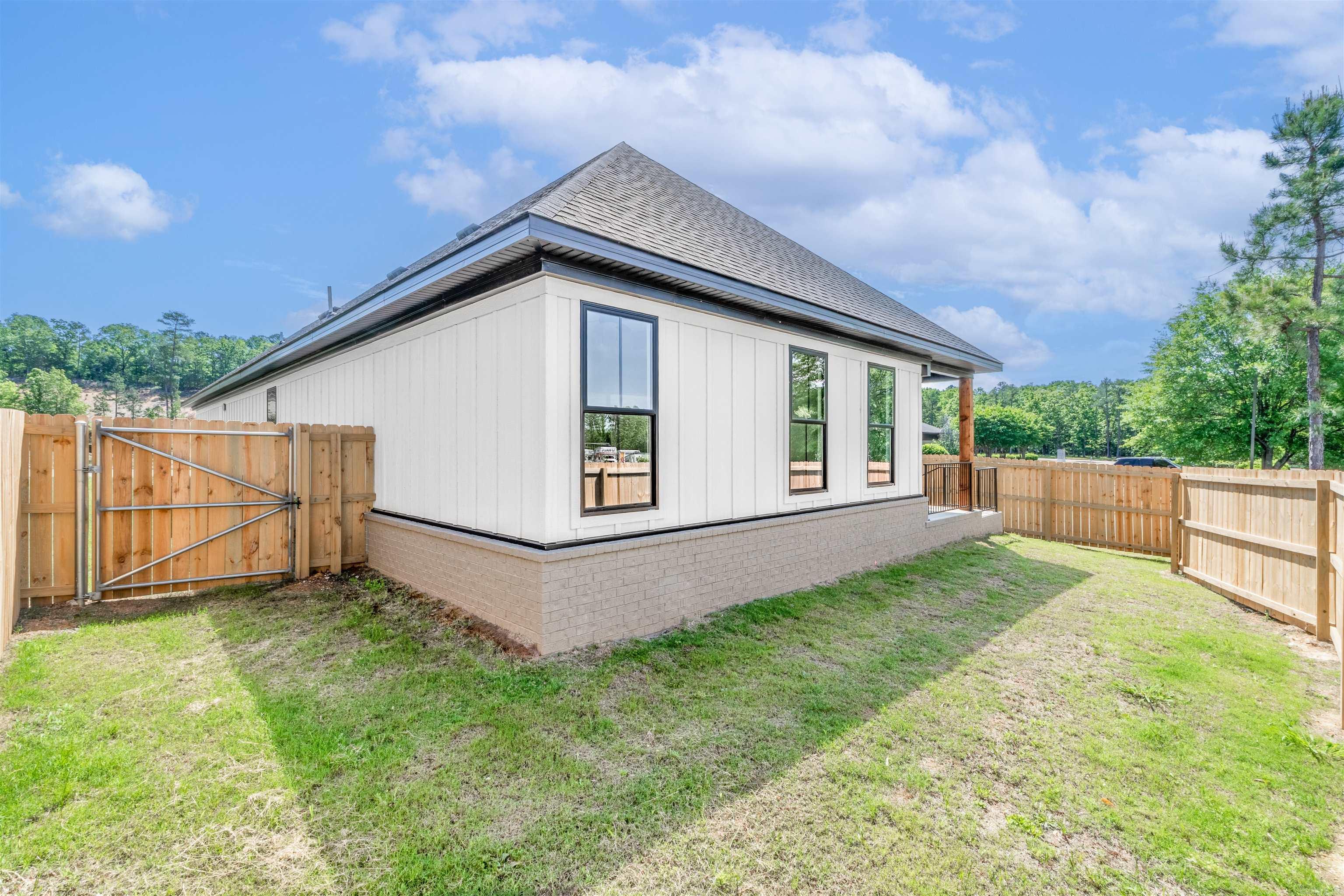 105 Easy Street  Maumelle, AR