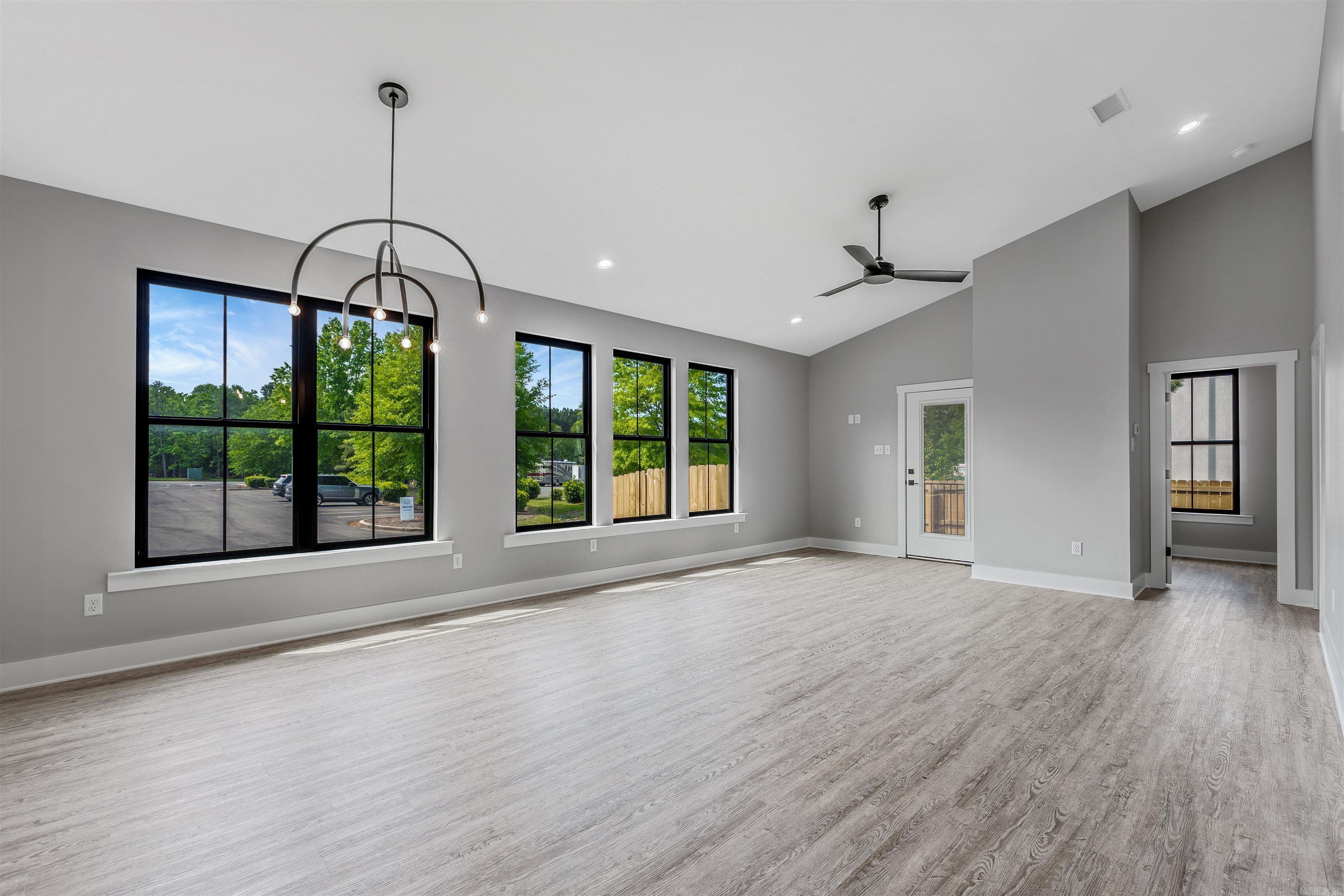 105 Easy Street  Maumelle, AR