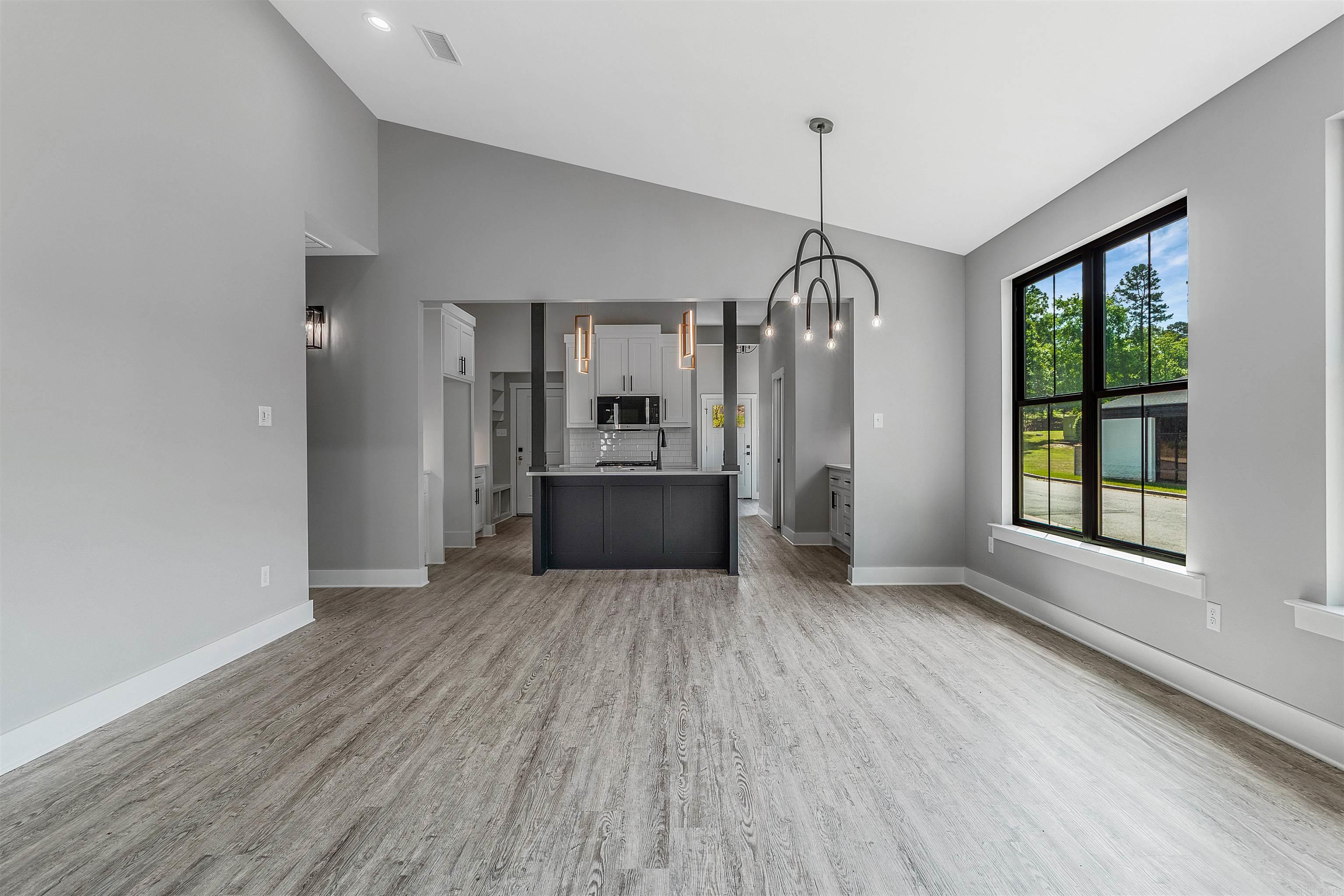 105 Easy Street  Maumelle, AR