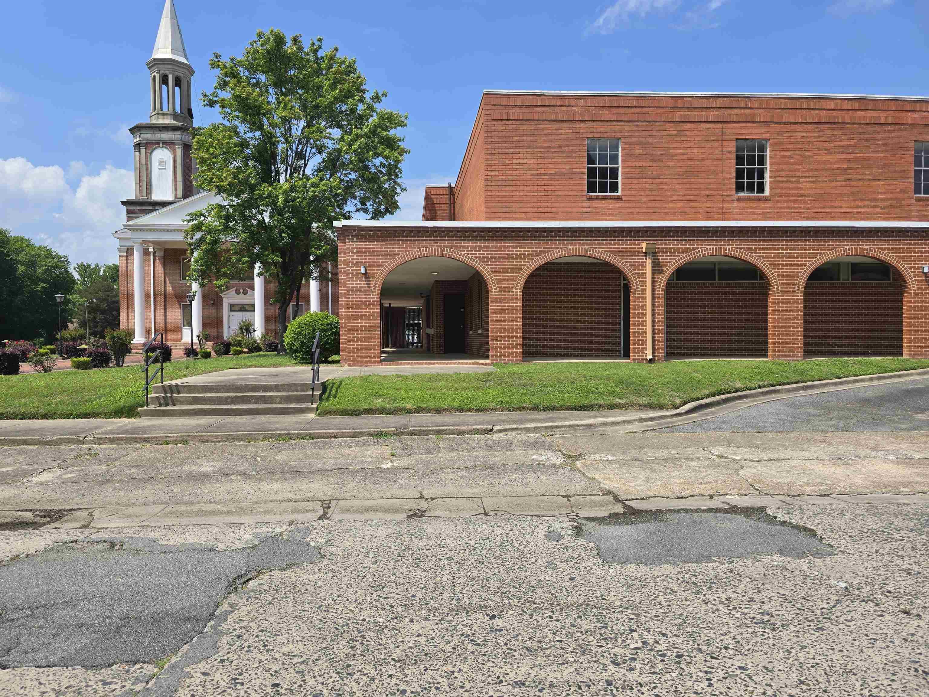 2309 S Poplar  Pine Bluff, AR