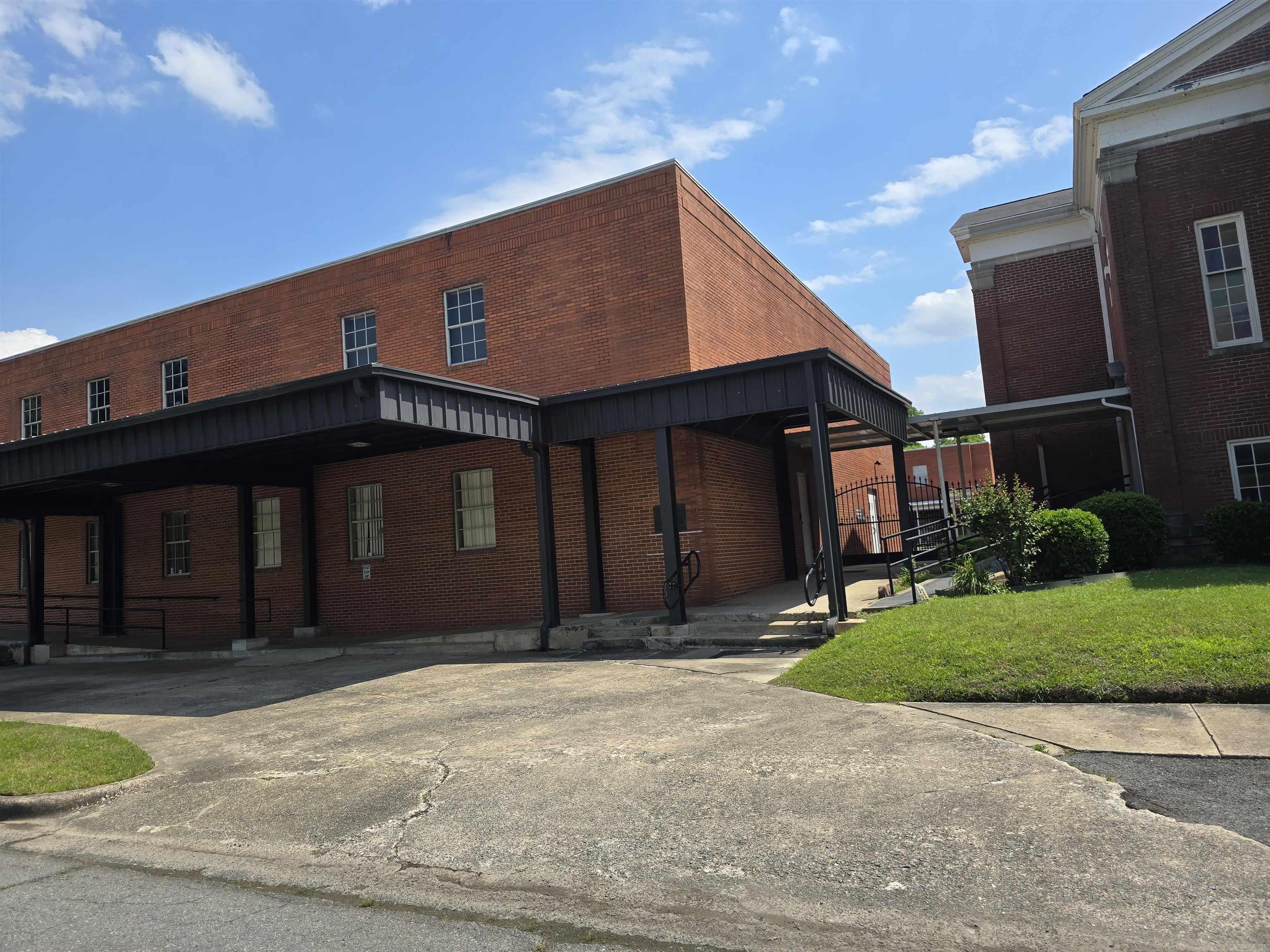 2309 S Poplar  Pine Bluff, AR