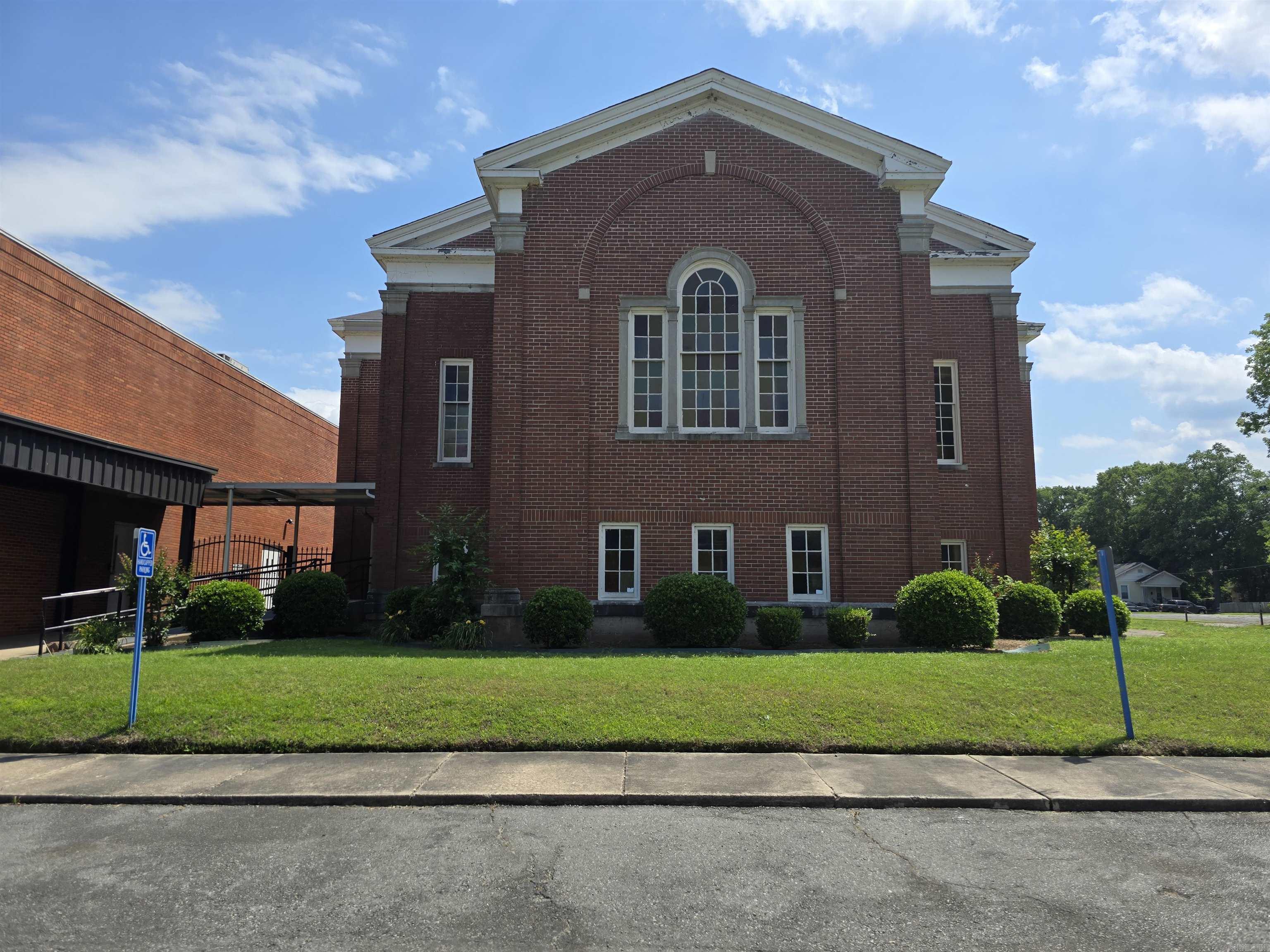 2309 S Poplar  Pine Bluff, AR