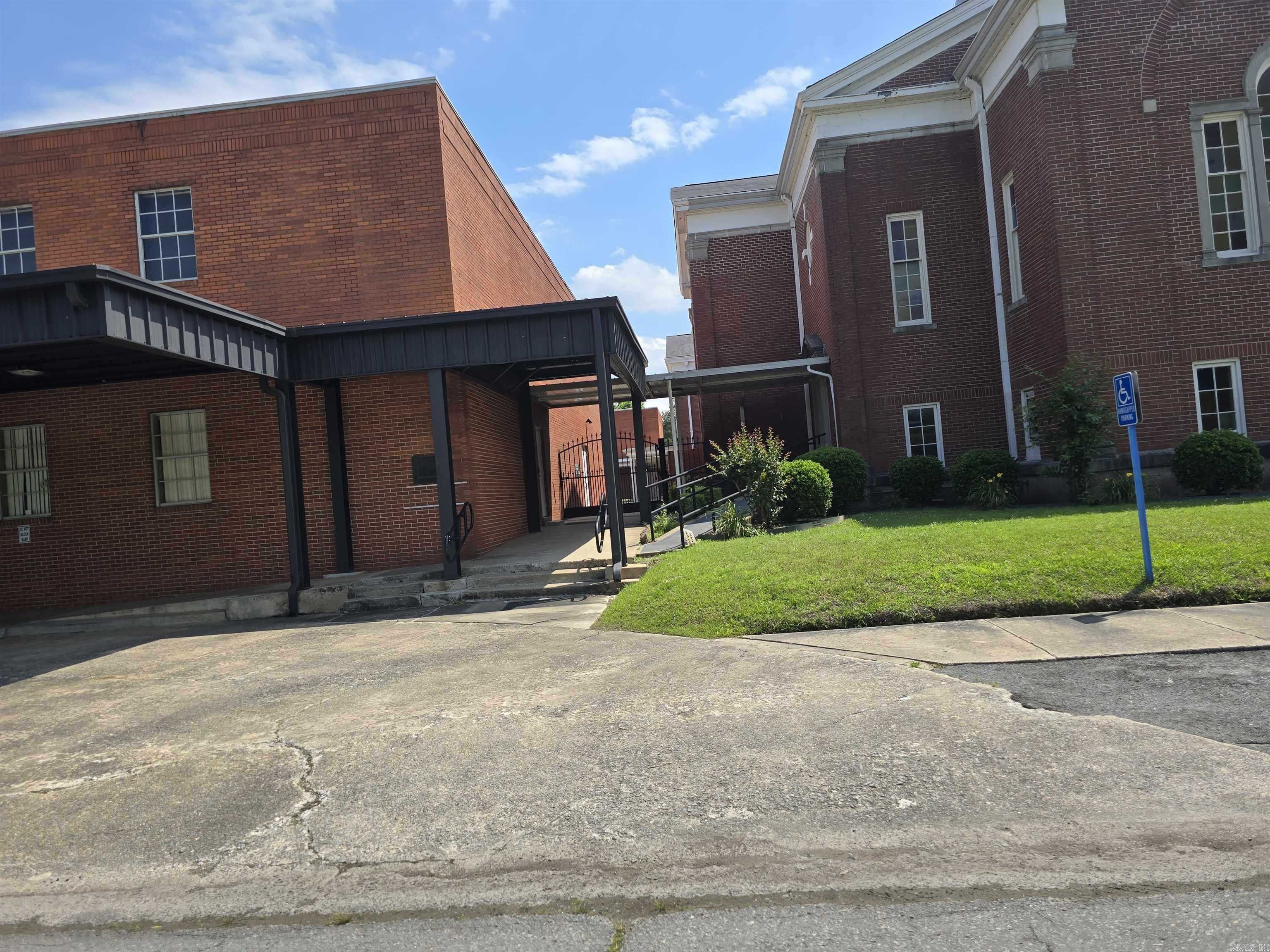 2309 S Poplar  Pine Bluff, AR
