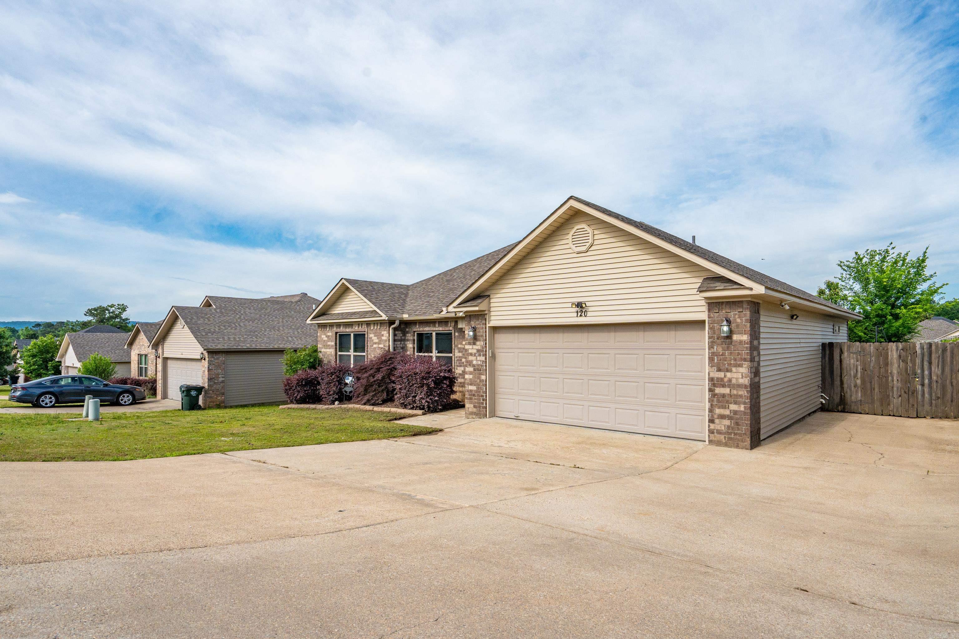 120 Hillshire  Hot Springs, AR