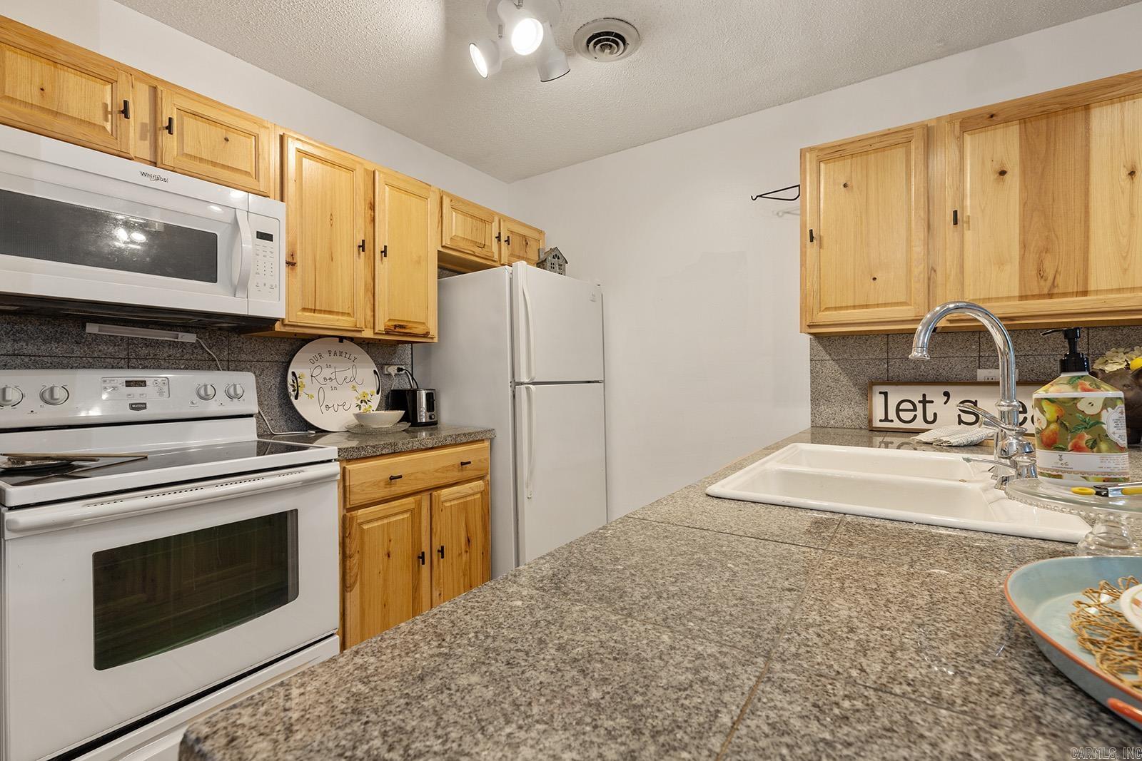 135 Hillview  Fairfield Bay, AR