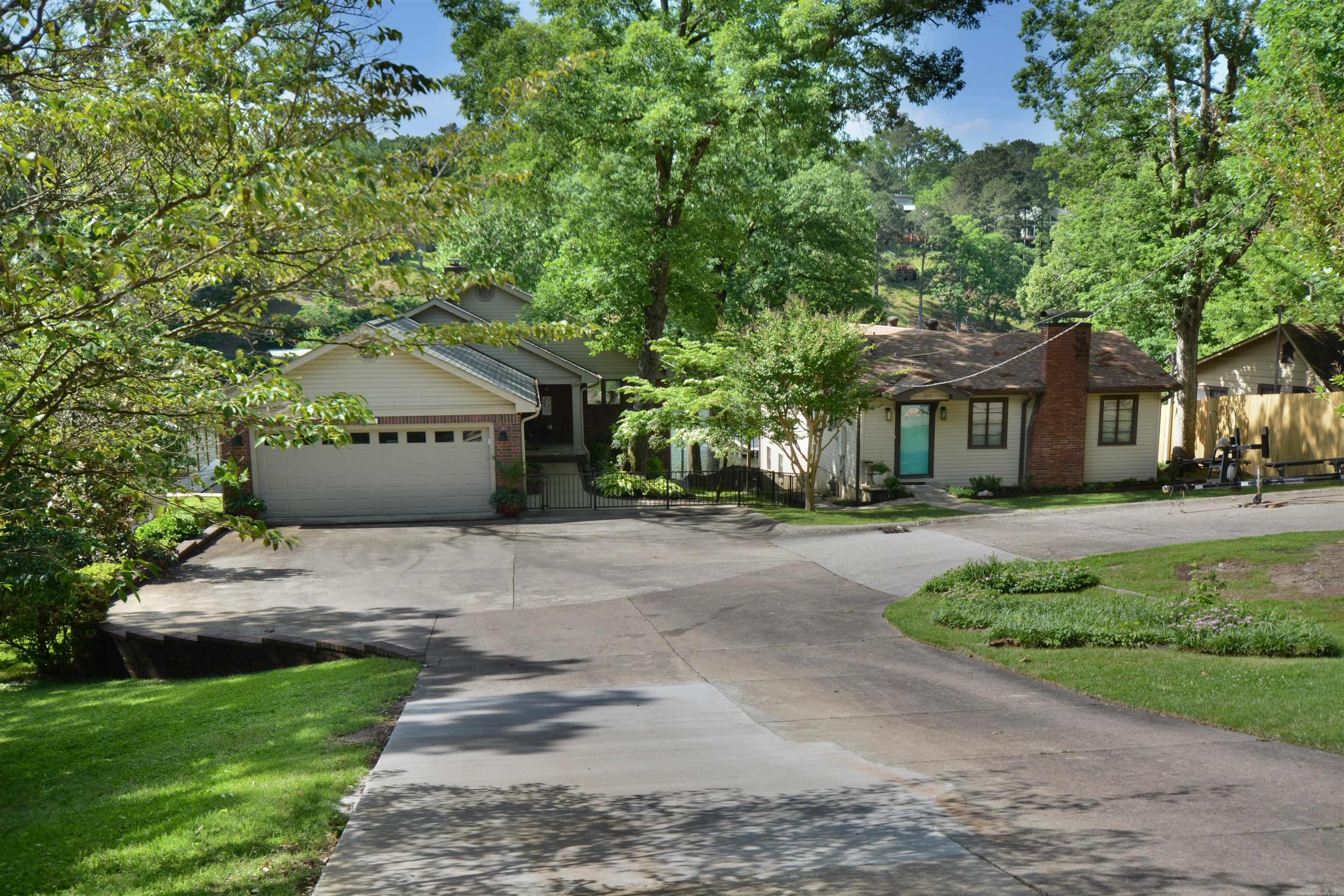 210 EDGEWATER 208 EDGEWATER CIRCLE Hot Springs, AR