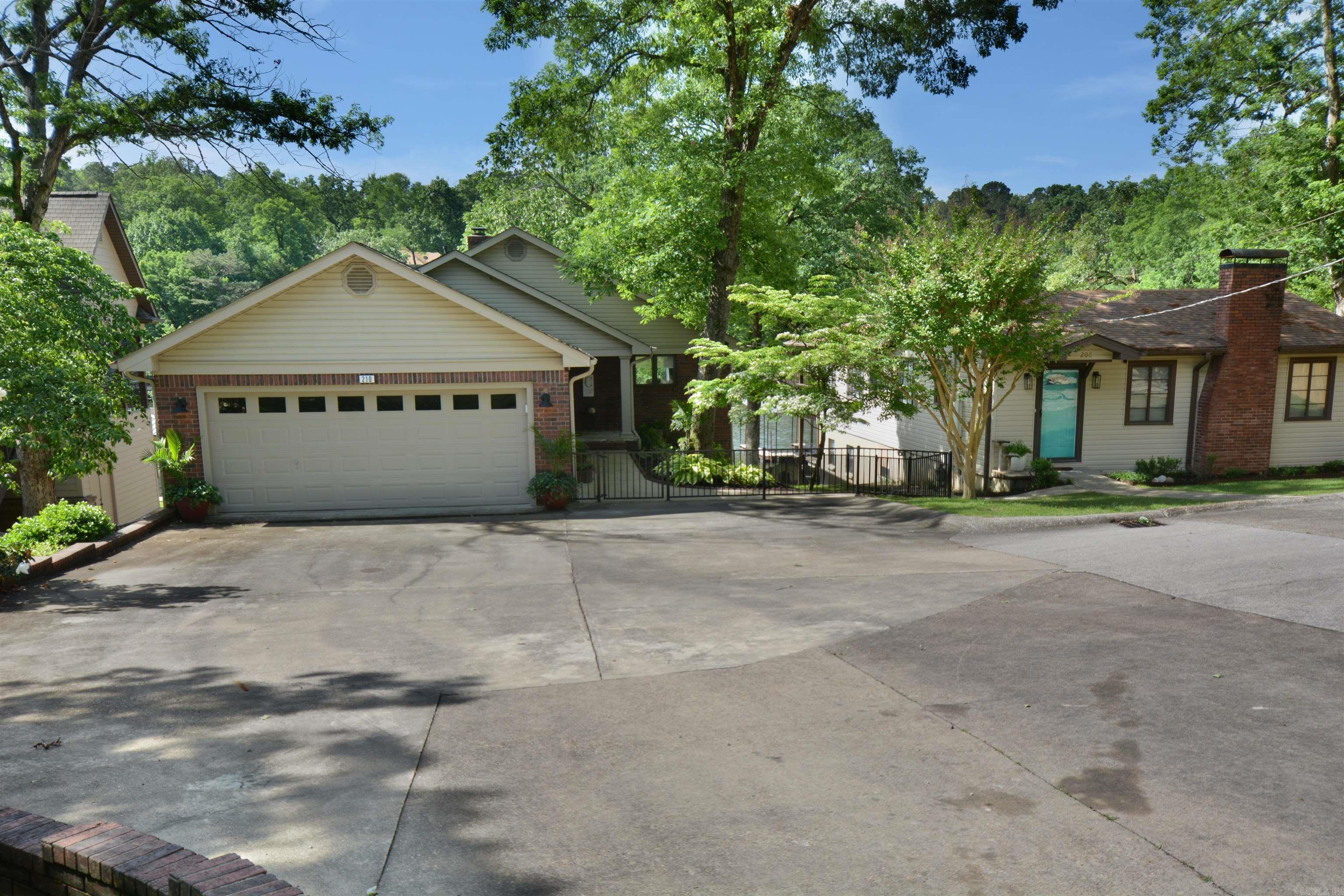 210 EDGEWATER 208 EDGEWATER CIRCLE Hot Springs, AR