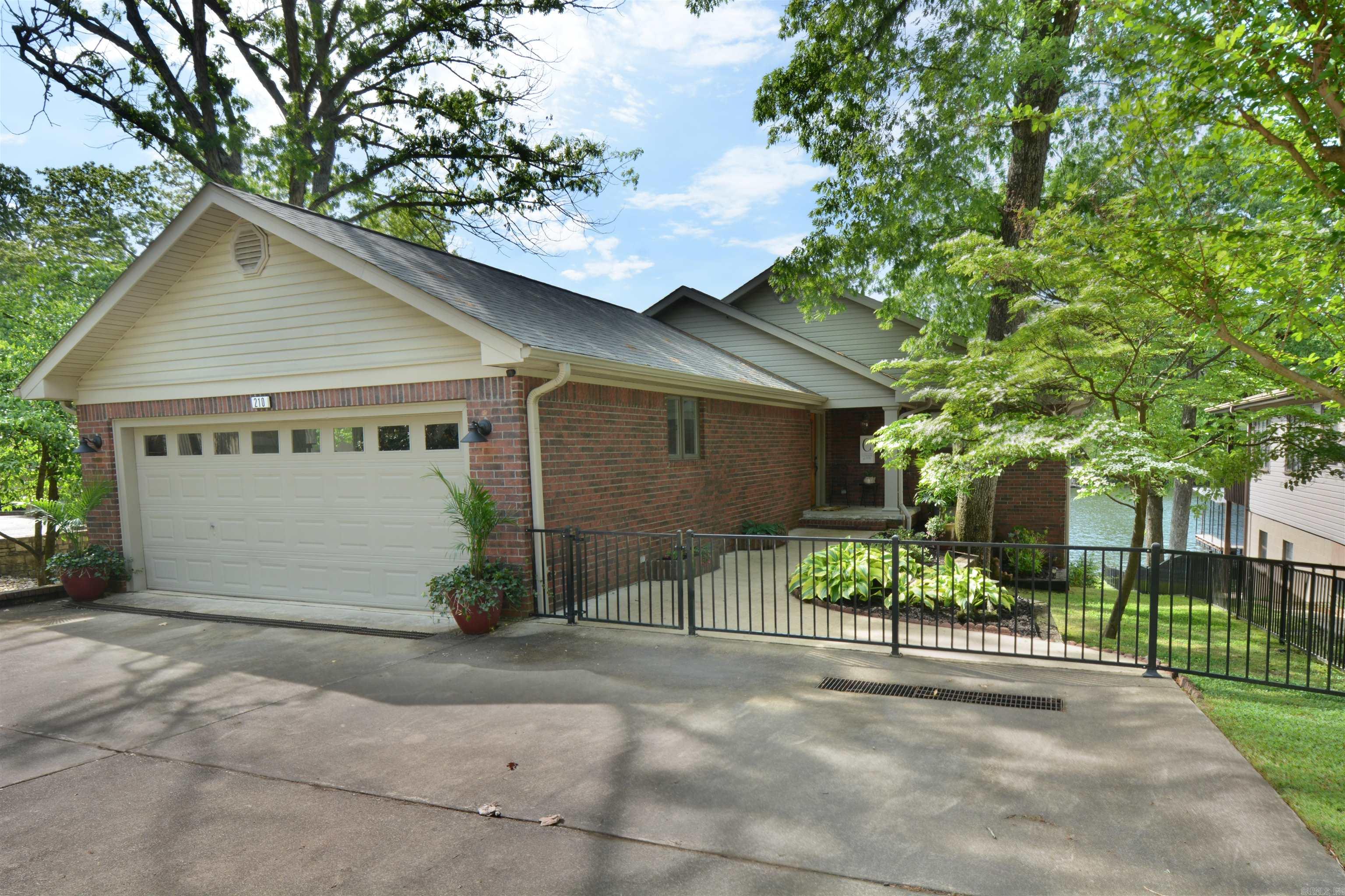210 EDGEWATER 208 EDGEWATER CIRCLE Hot Springs, AR