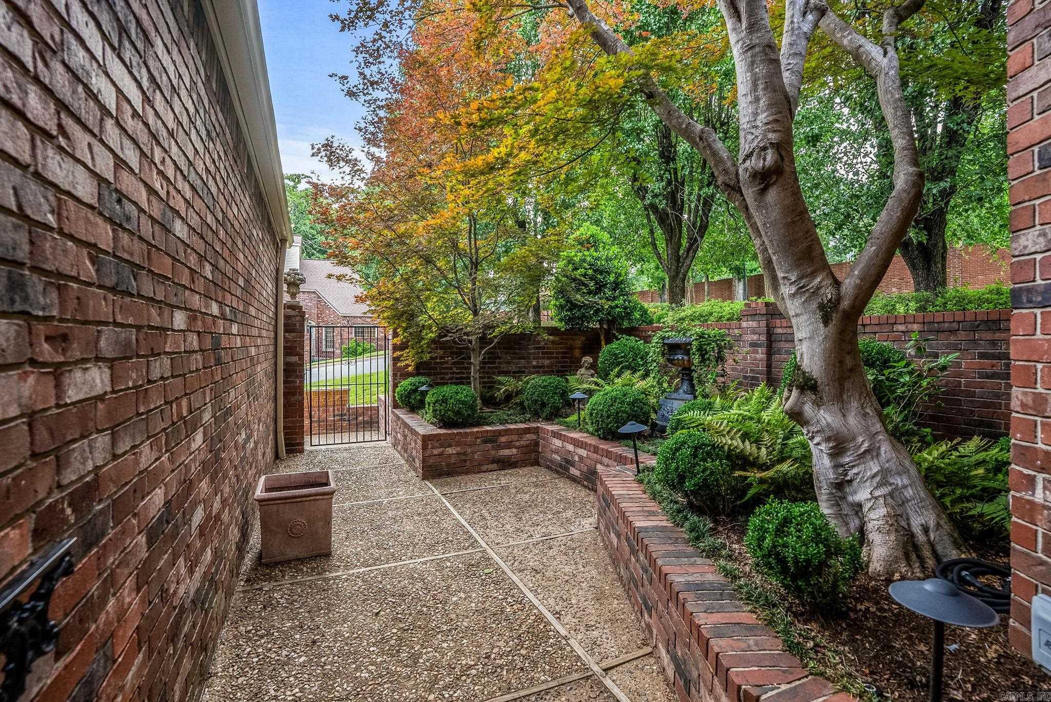 801 Pleasant Valley Dr. #5  Little Rock, AR