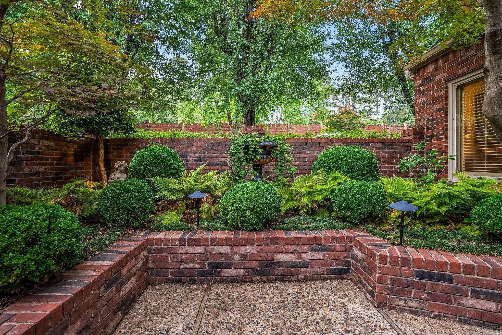 801 Pleasant Valley Dr. #5  Little Rock, AR