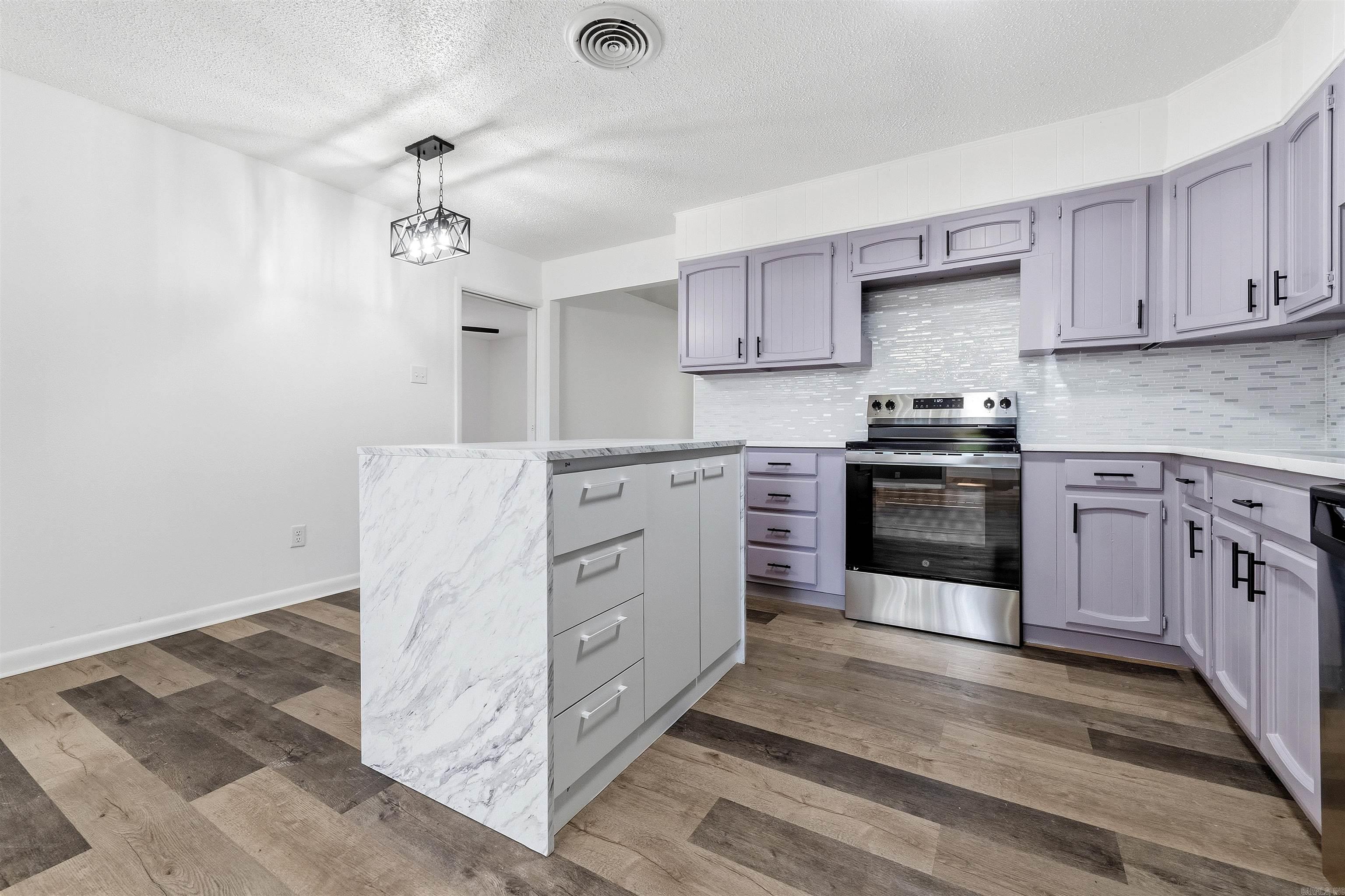 15 Phyllis Ct  Jacksonville, AR