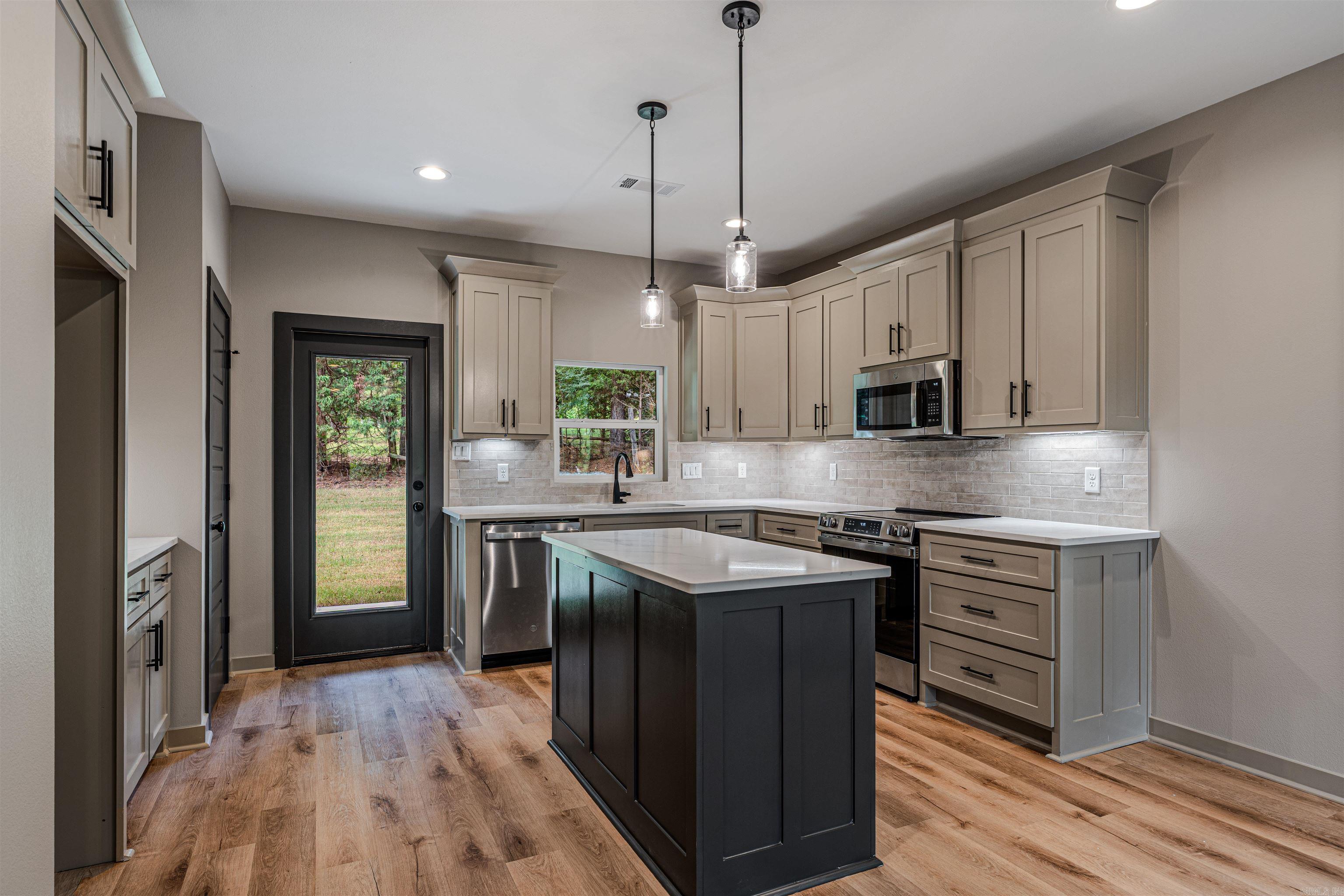 1126 Grand Teton  Benton, AR