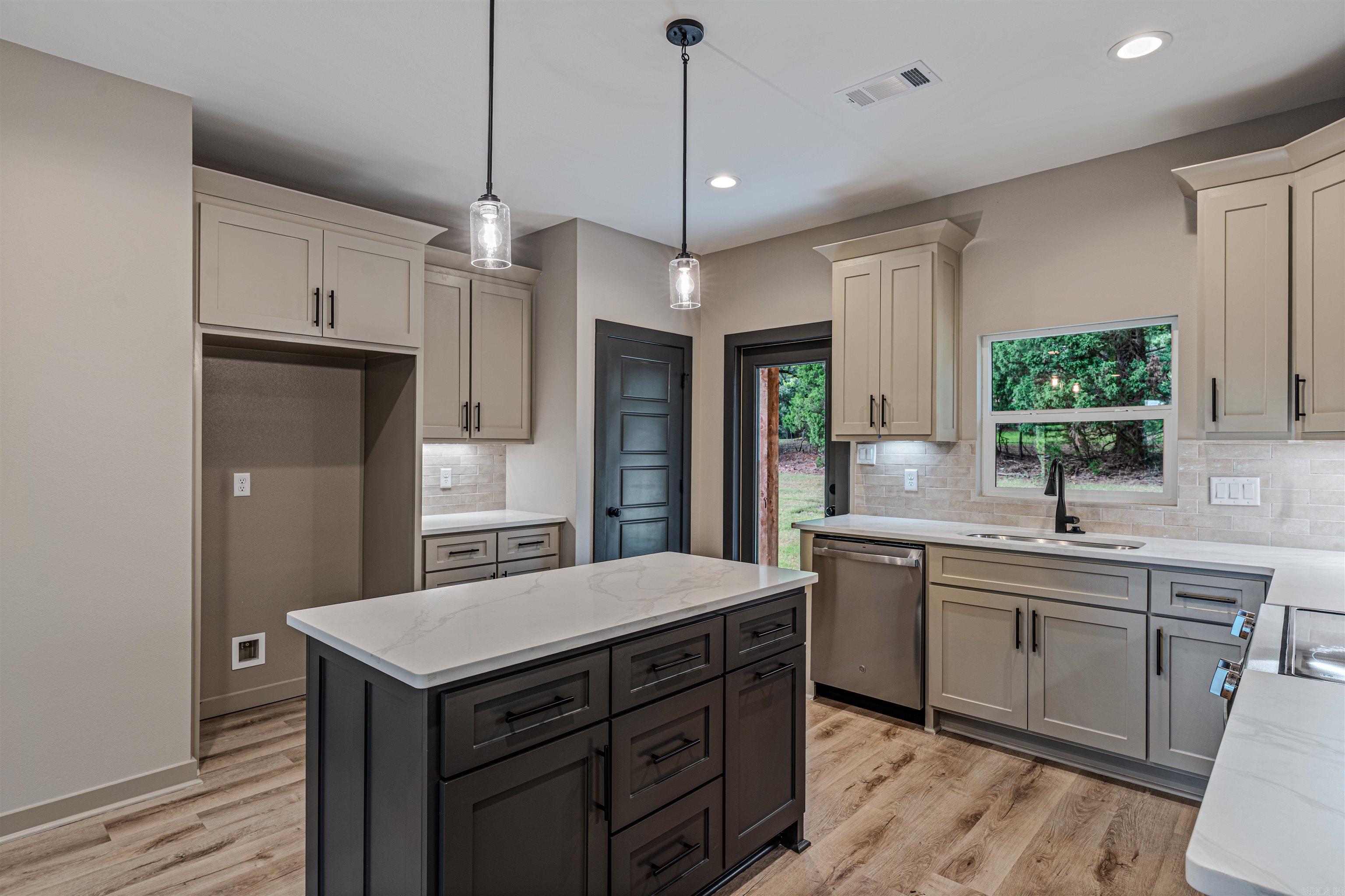 1126 Grand Teton  Benton, AR