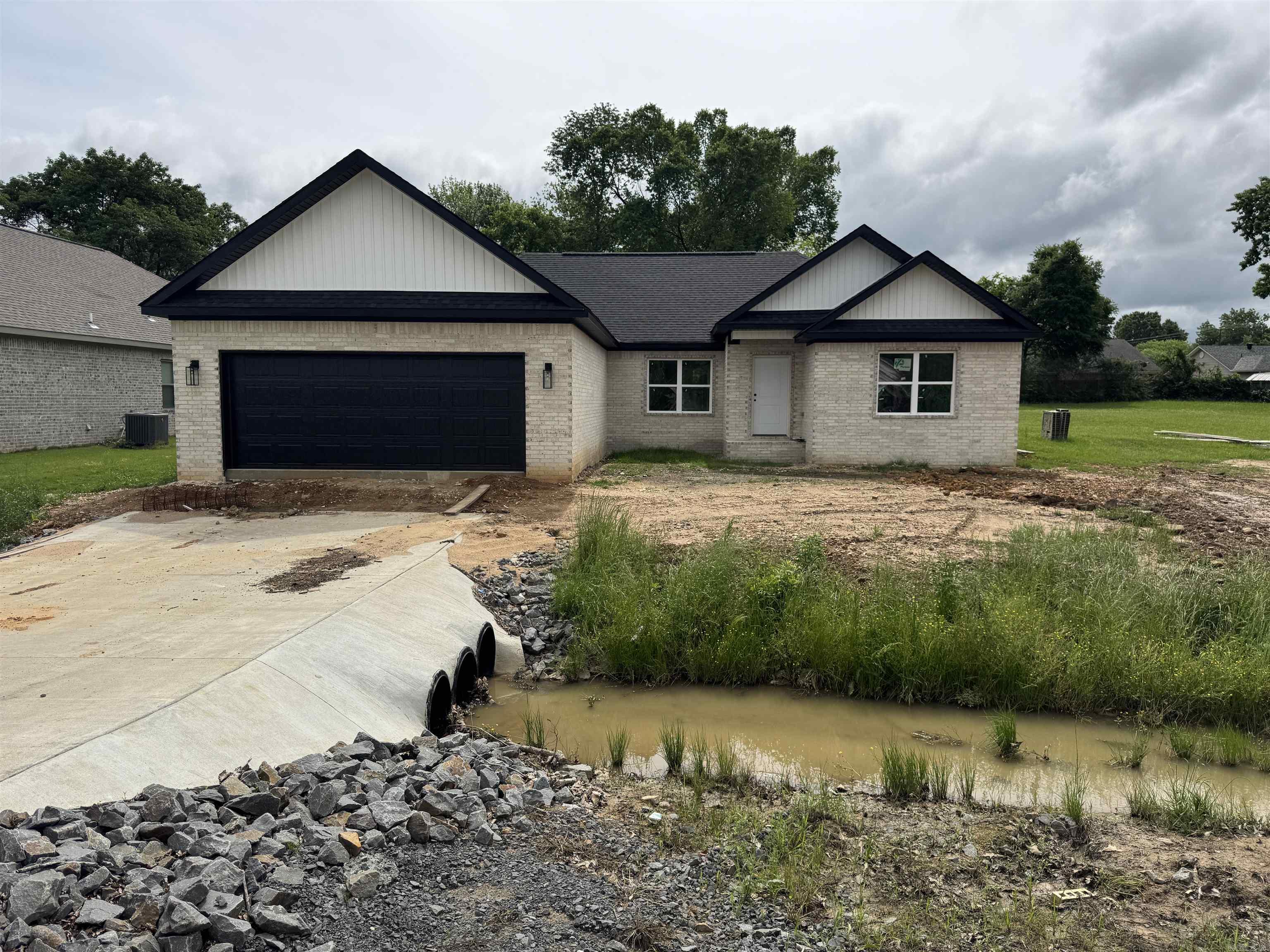 20 Ledrick  Mayflower, AR