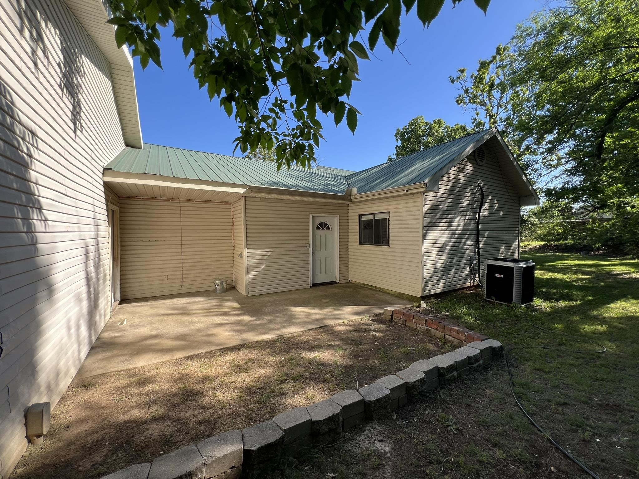 464 N Main  Salem, AR