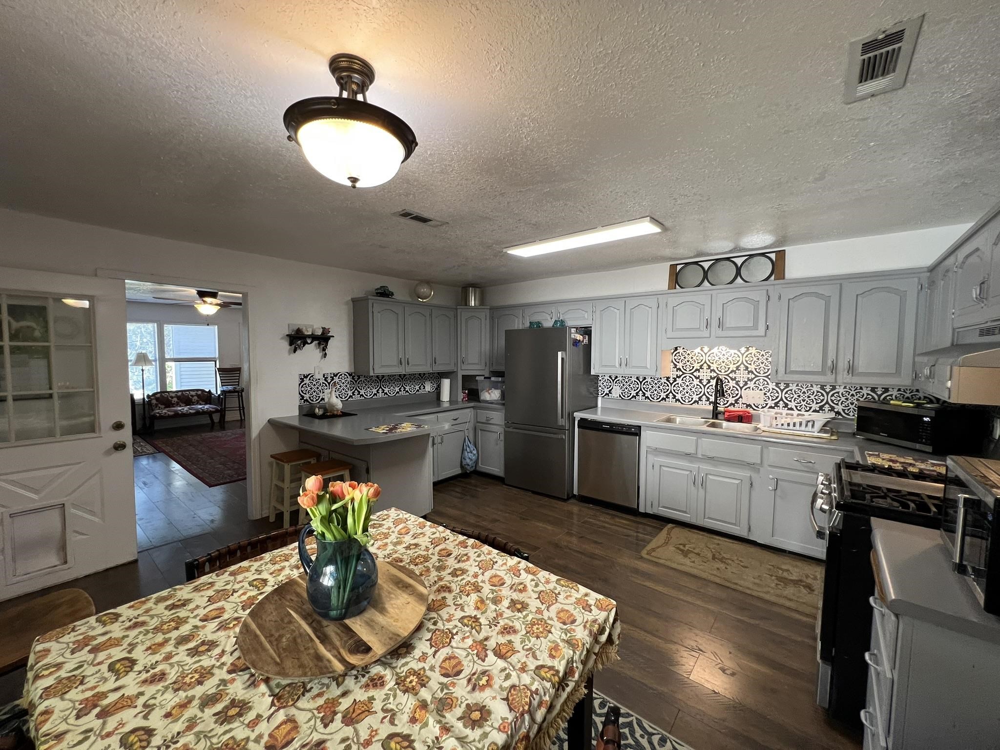 464 N Main  Salem, AR