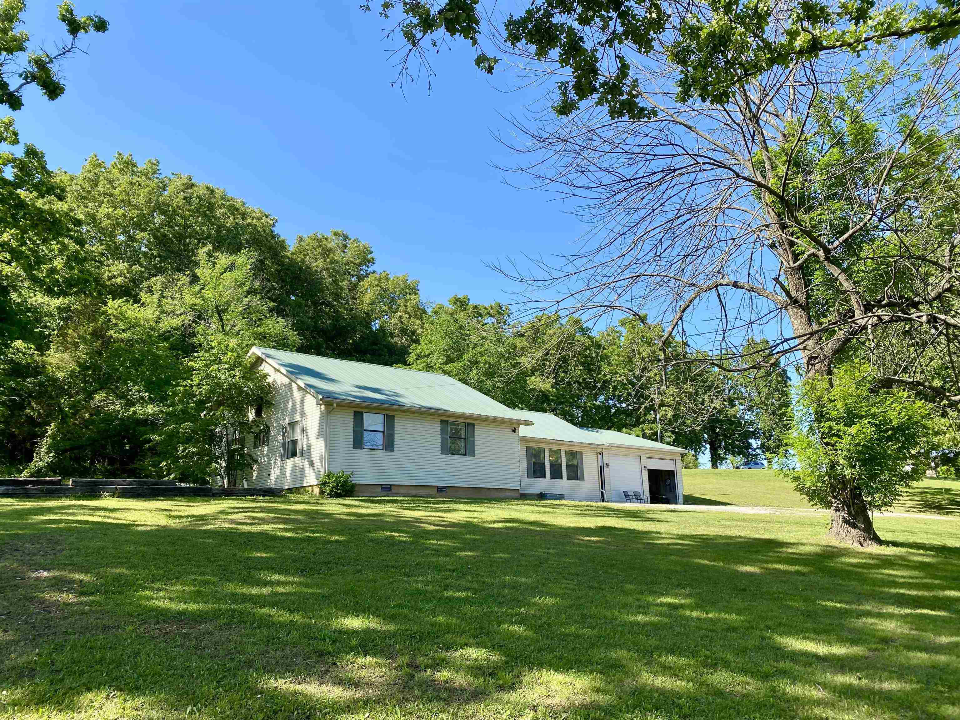 464 N Main  Salem, AR