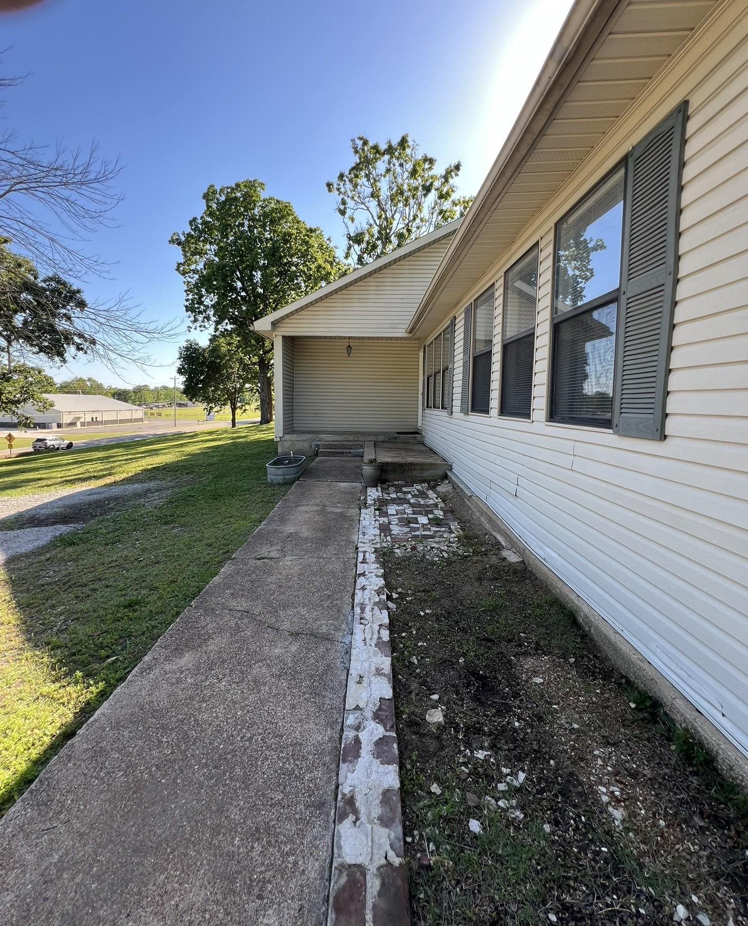 464 N Main  Salem, AR