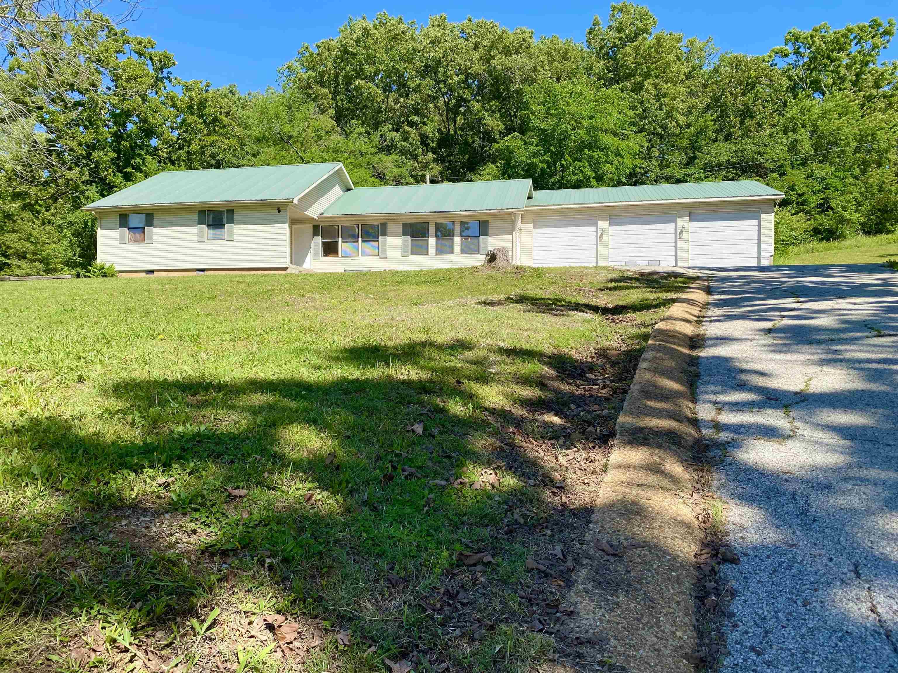 464 N Main  Salem, AR