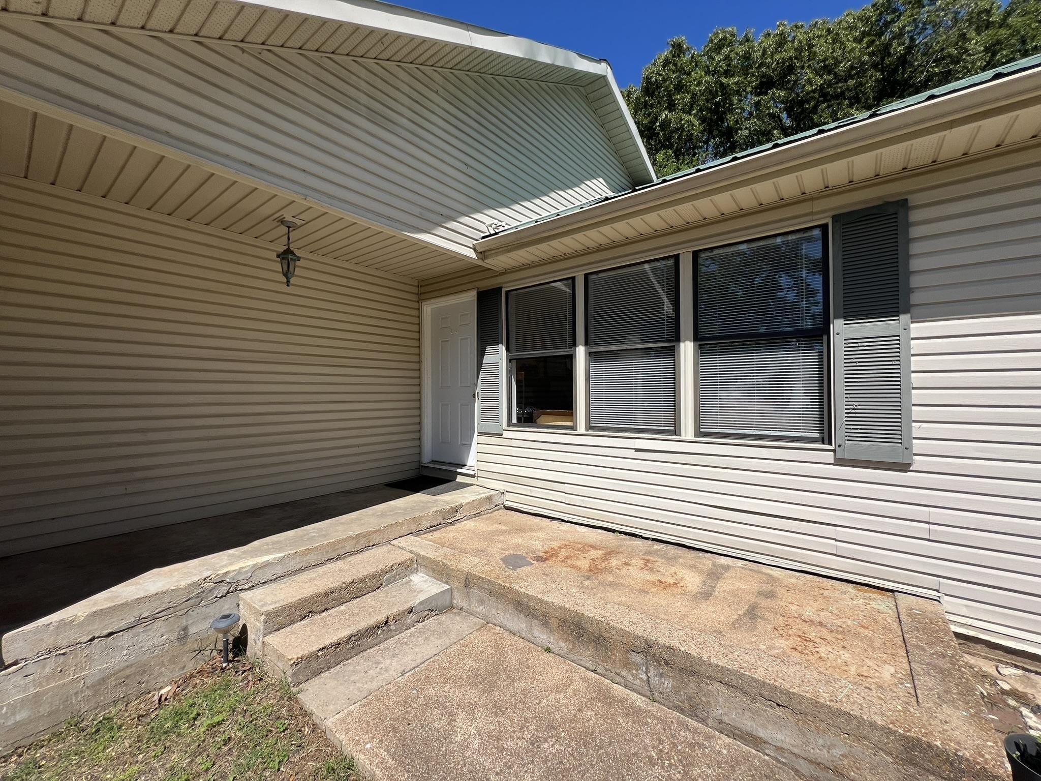 464 N Main  Salem, AR