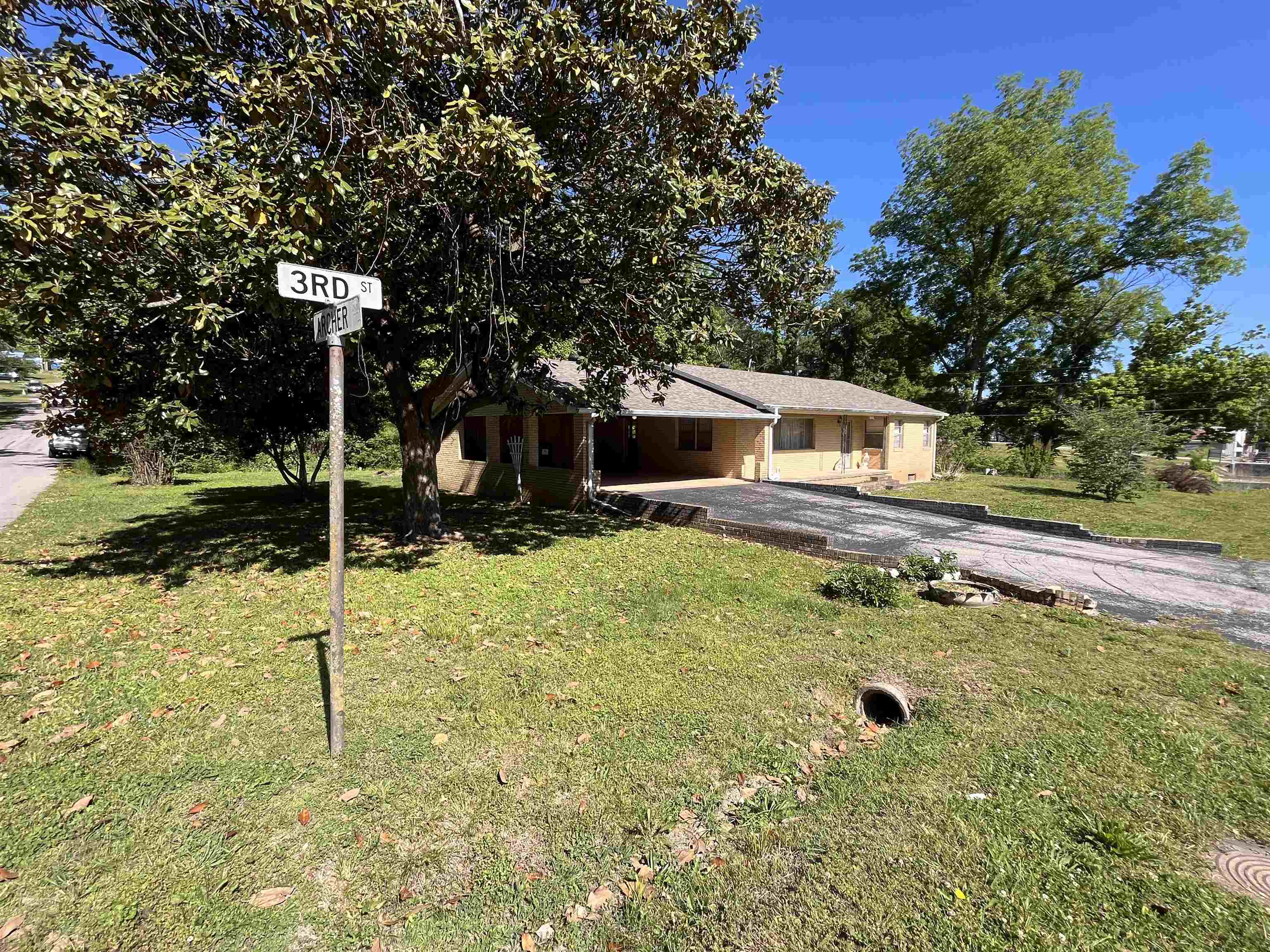 275 S third  Mammoth Spring, MO