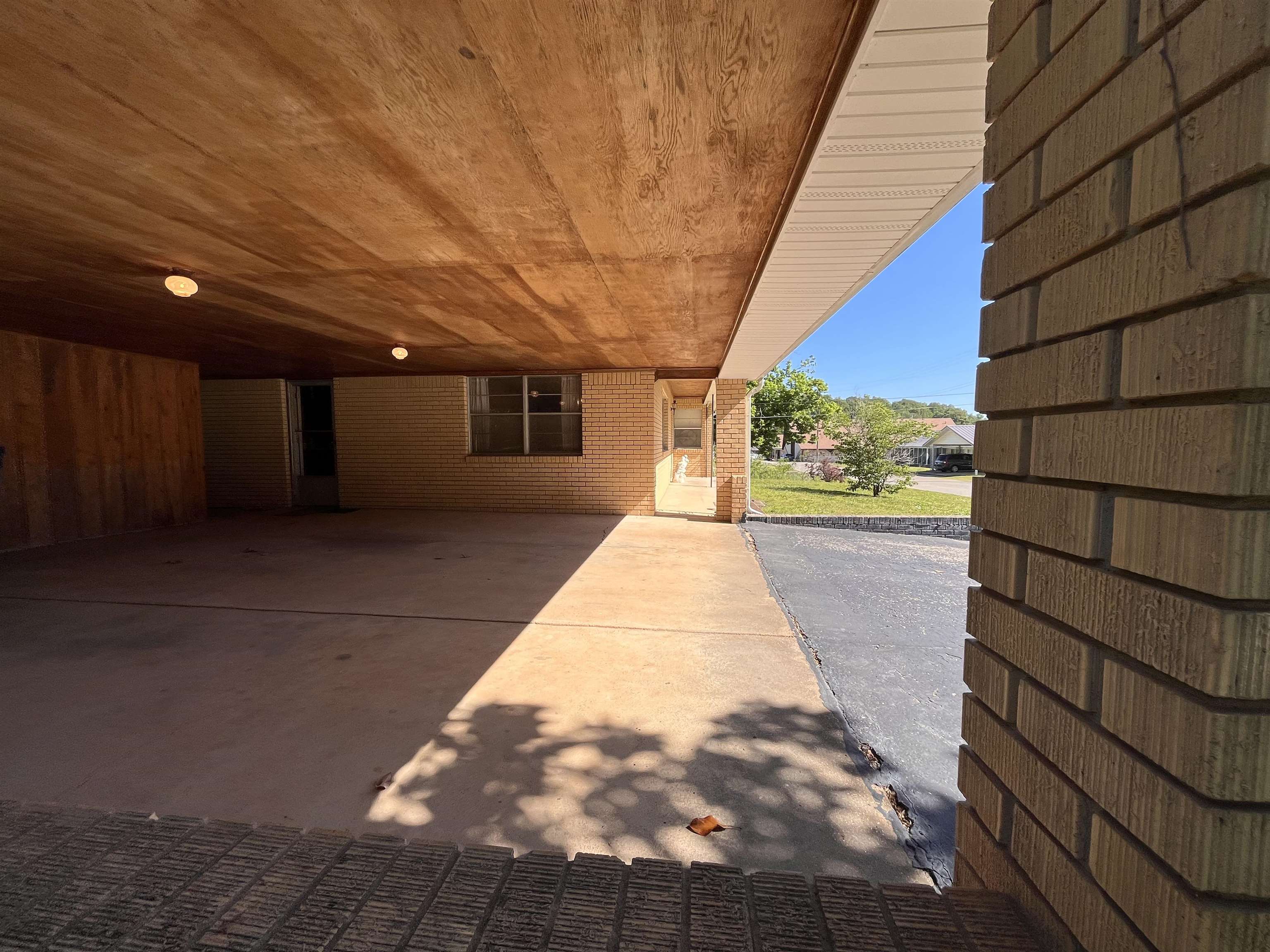 275 S third  Mammoth Spring, MO