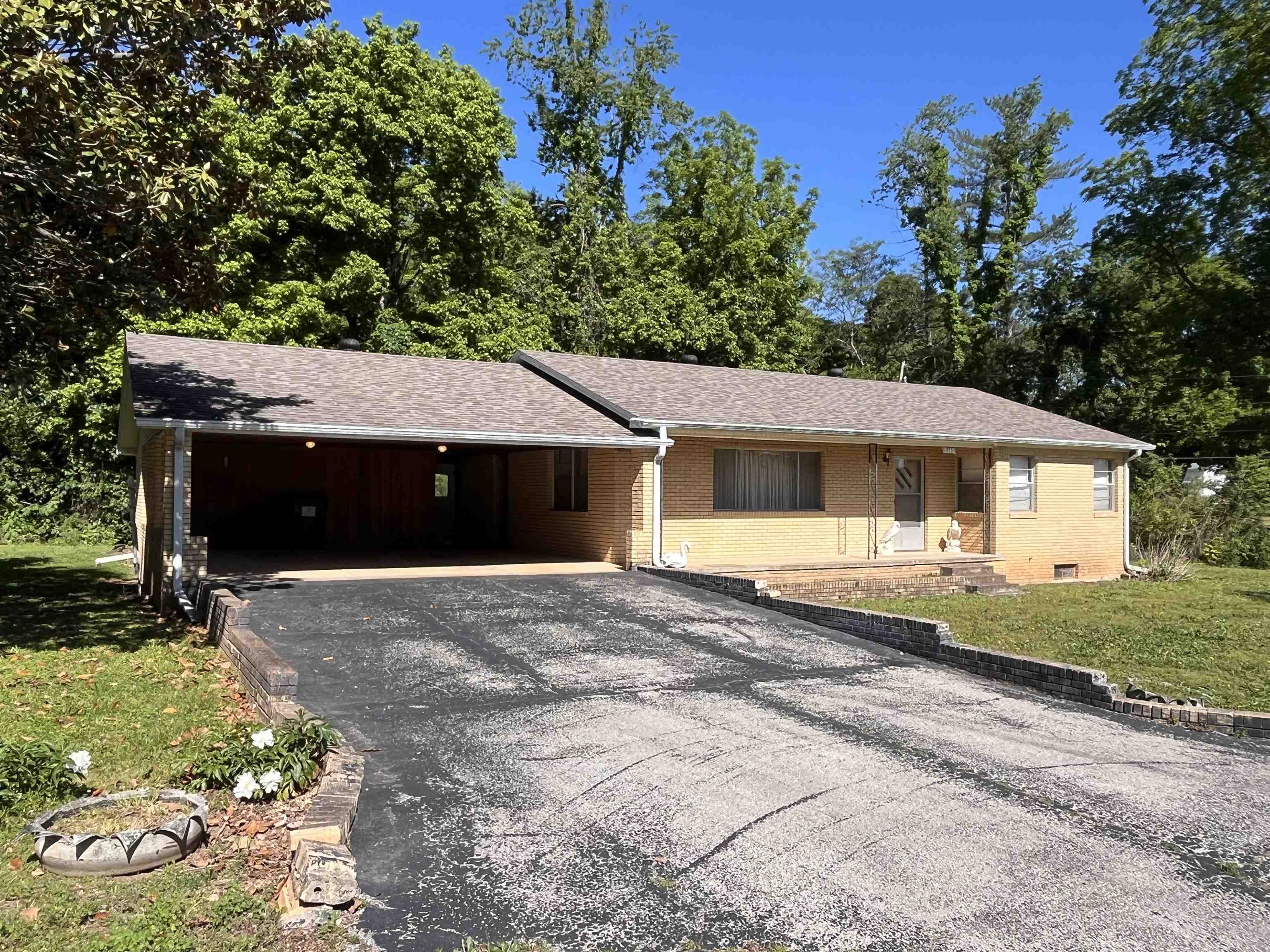 275 S third  Mammoth Spring, MO