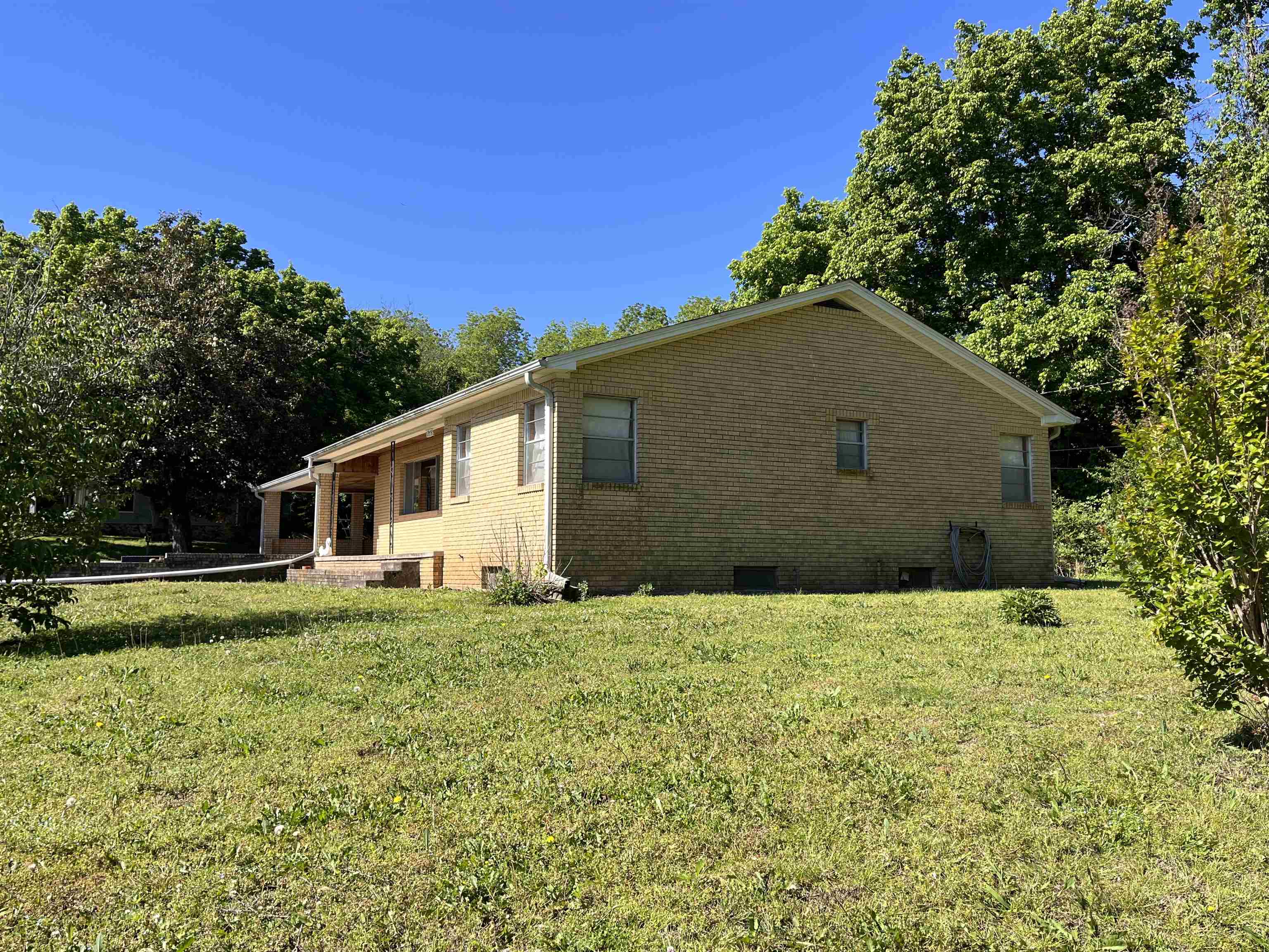 275 S third  Mammoth Spring, MO
