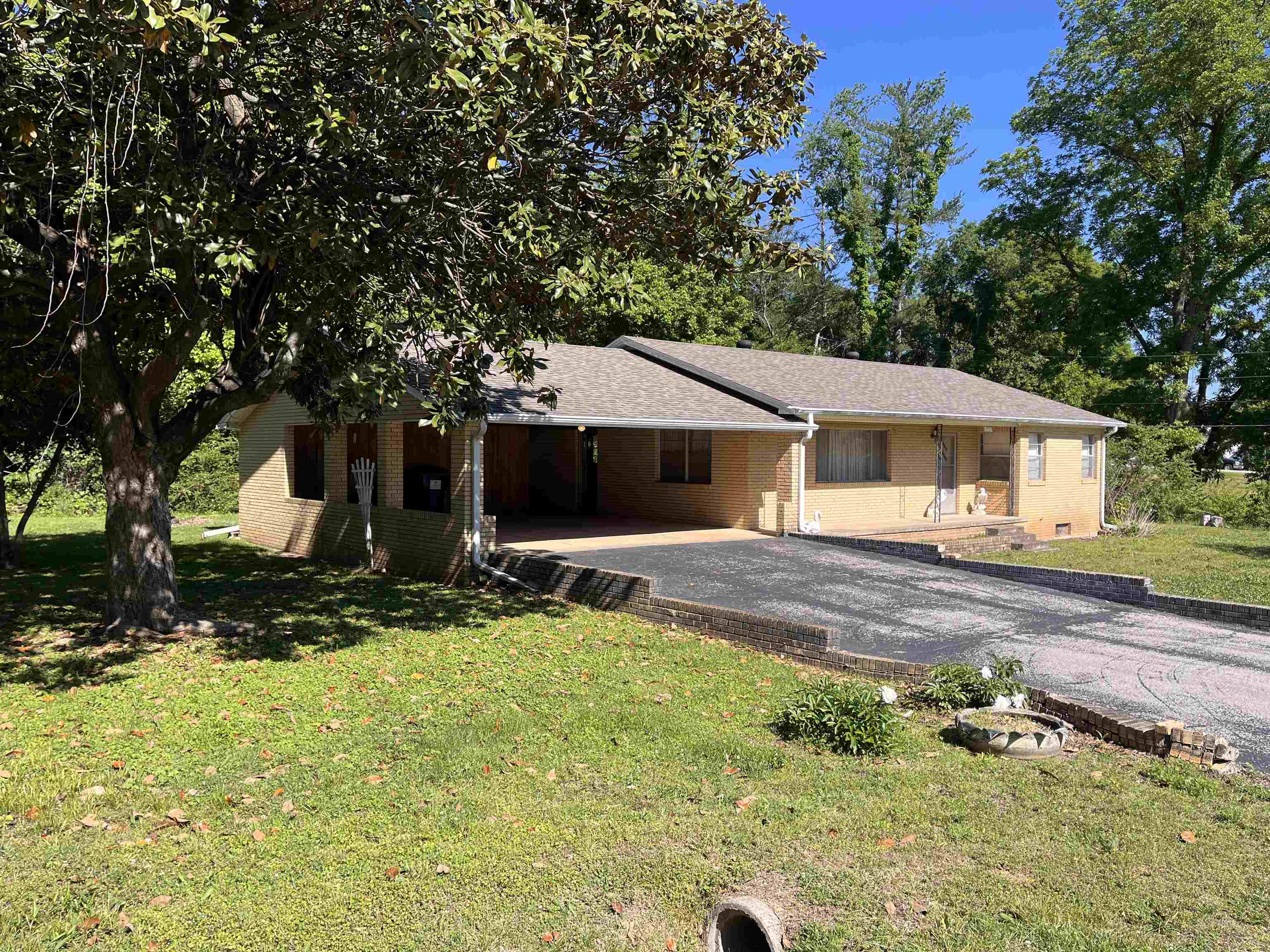 275 S third  Mammoth Spring, MO