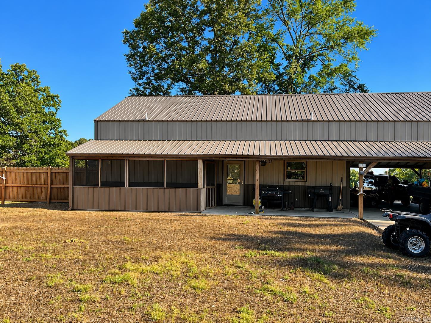 105 Old River  Newark, AR