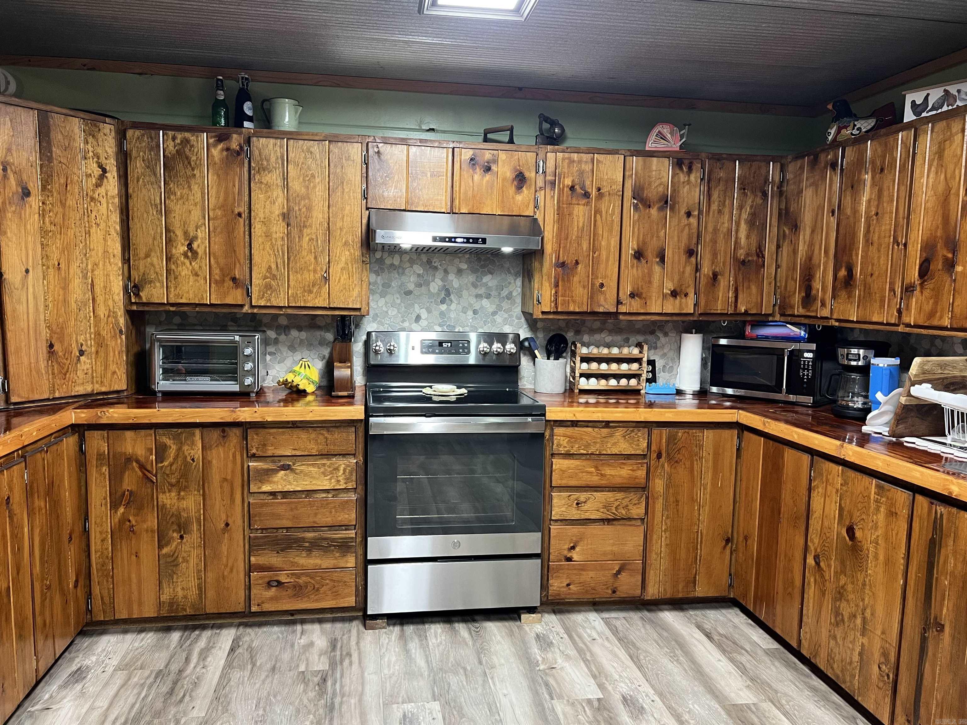 105 Old River  Newark, AR