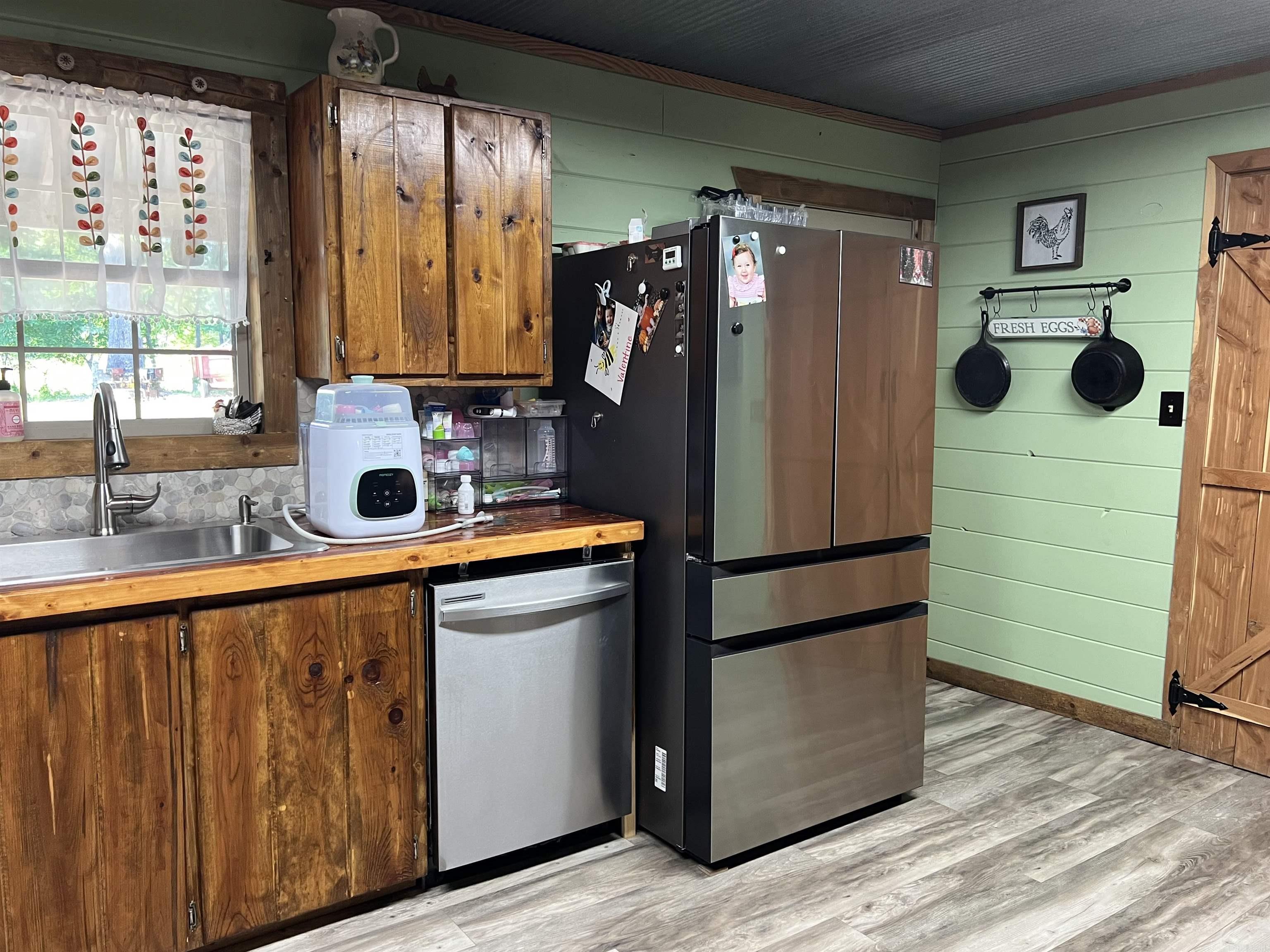 105 Old River  Newark, AR