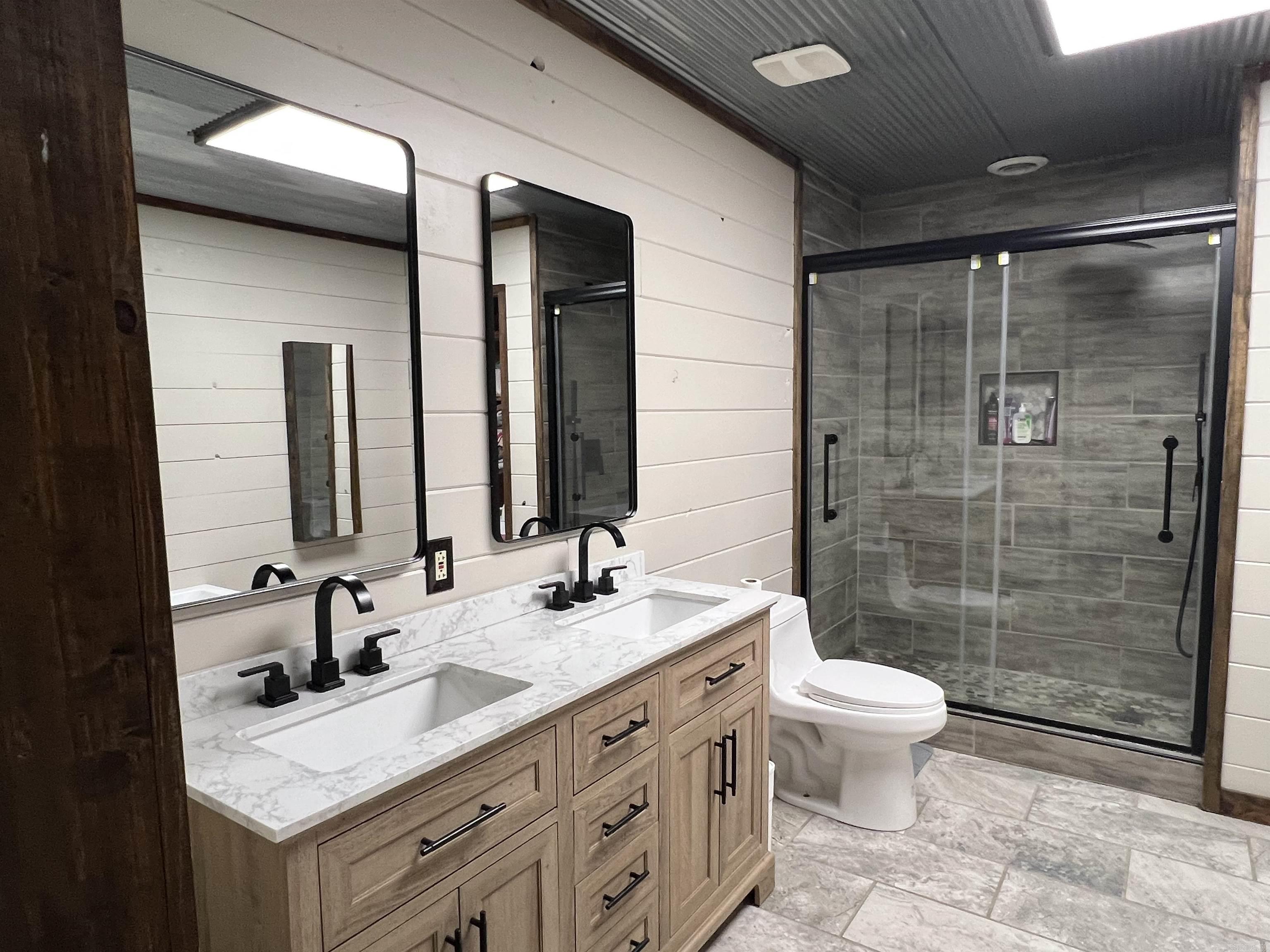 105 Old River  Newark, AR