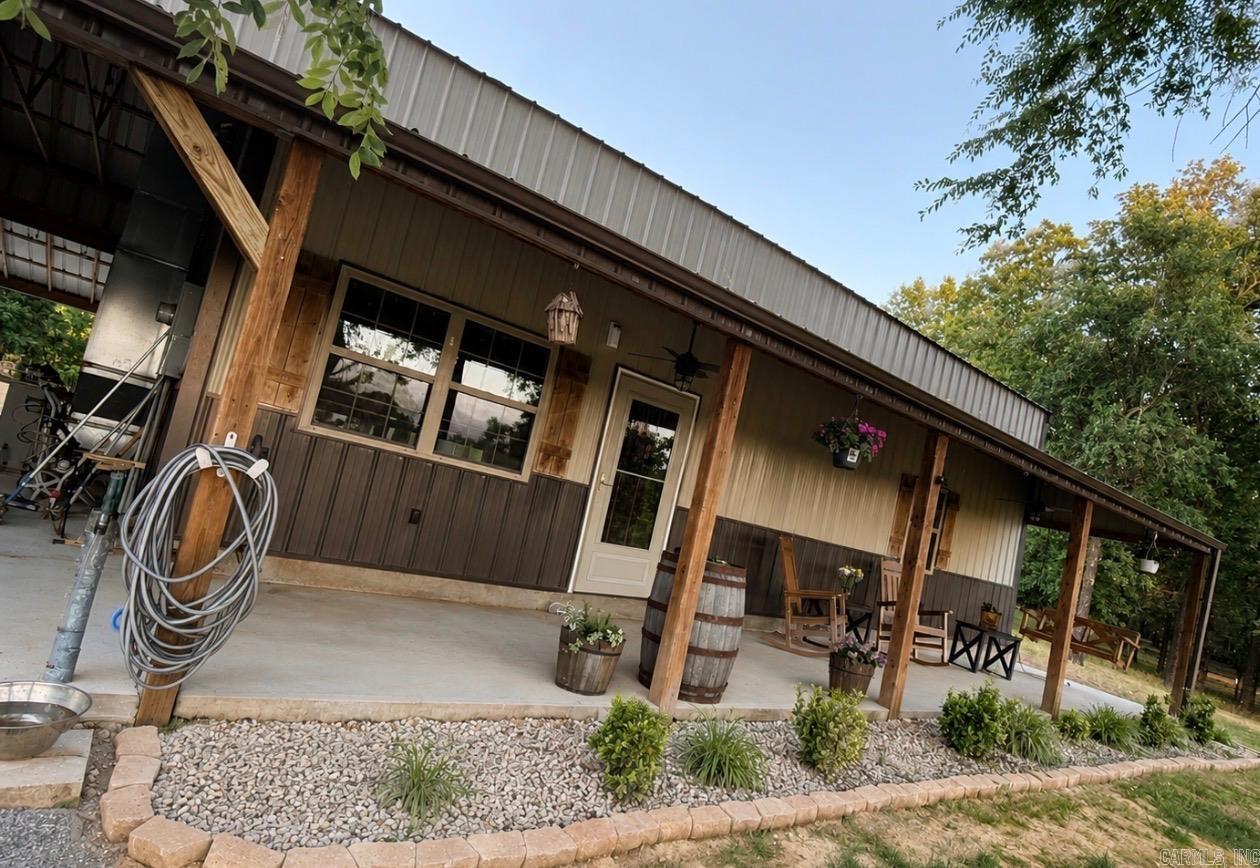 105 Old River  Newark, AR