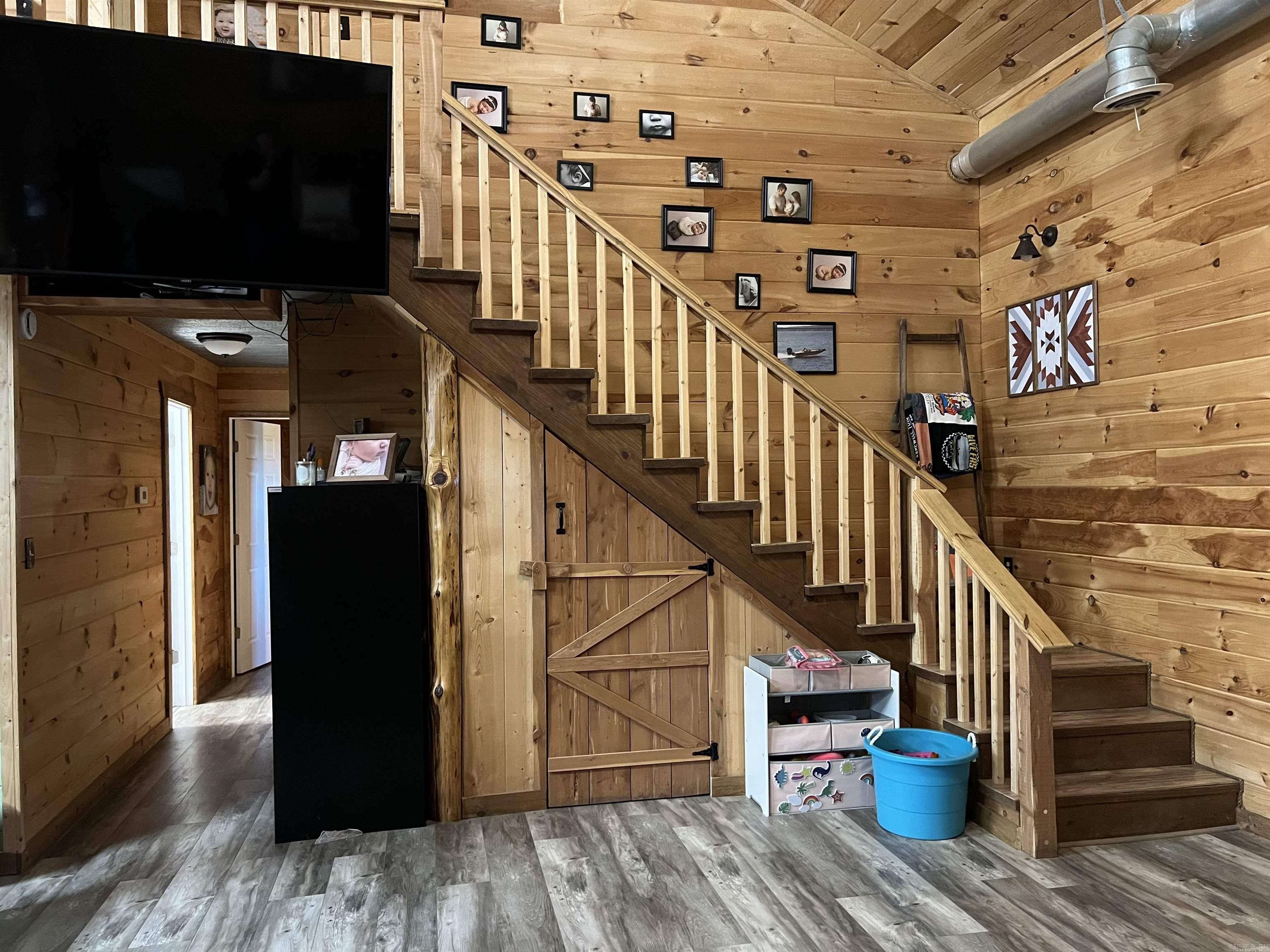 105 Old River  Newark, AR