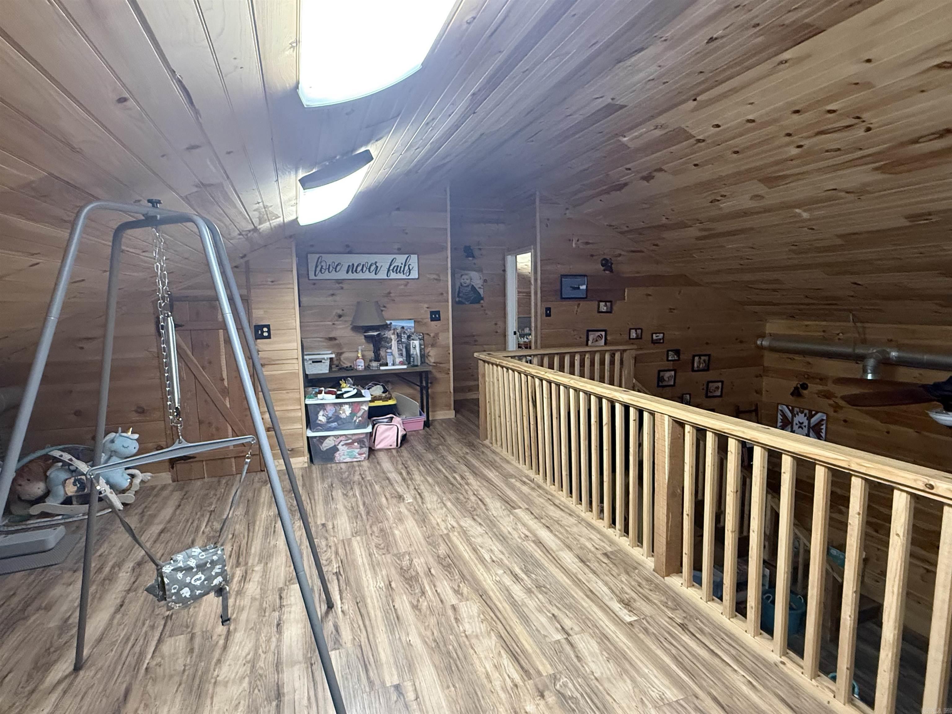 105 Old River  Newark, AR