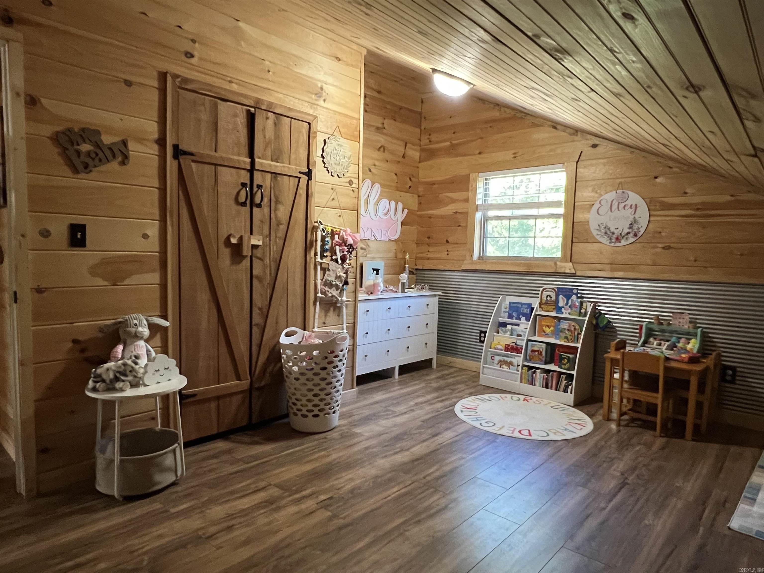 105 Old River  Newark, AR