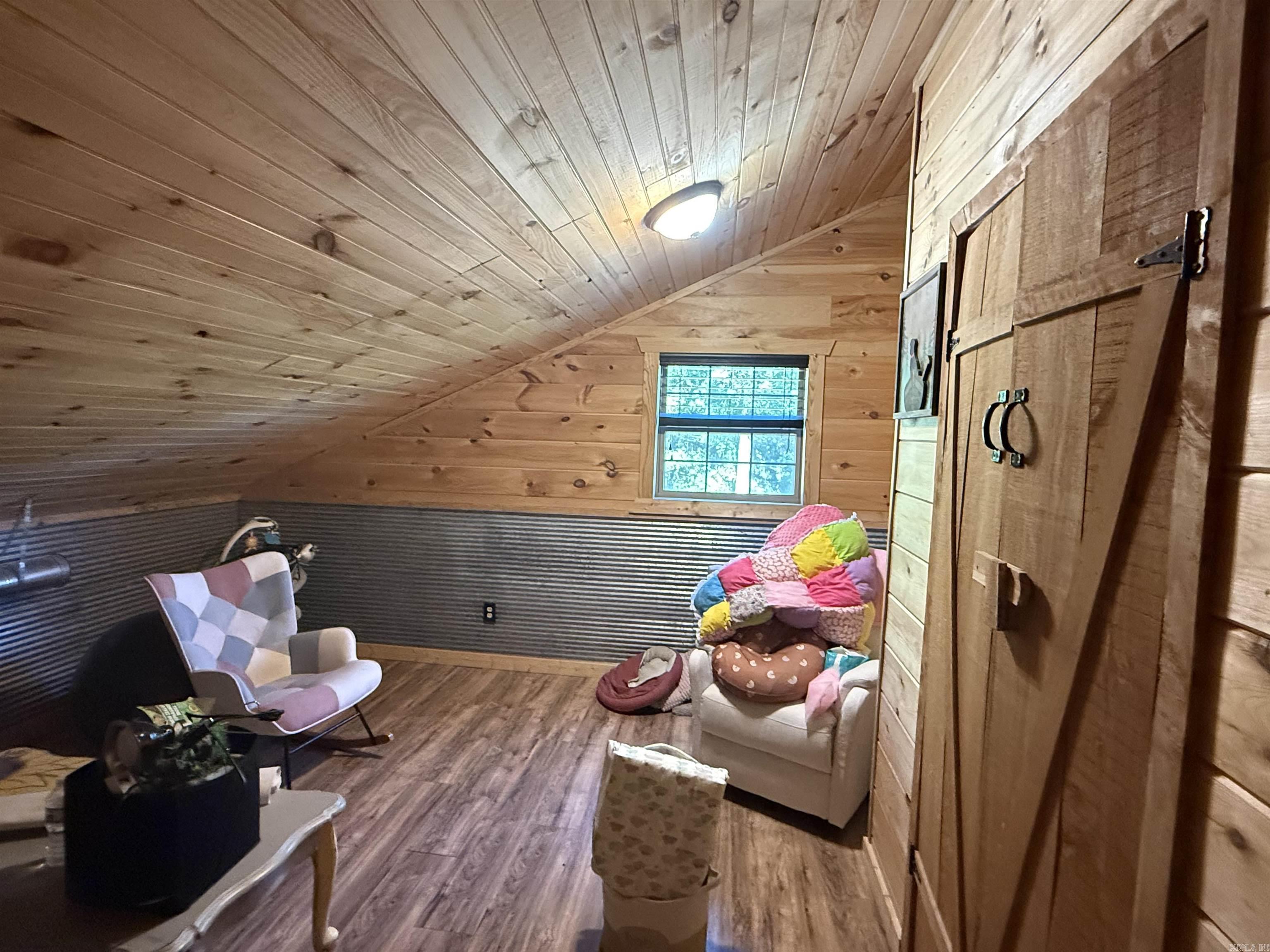105 Old River  Newark, AR