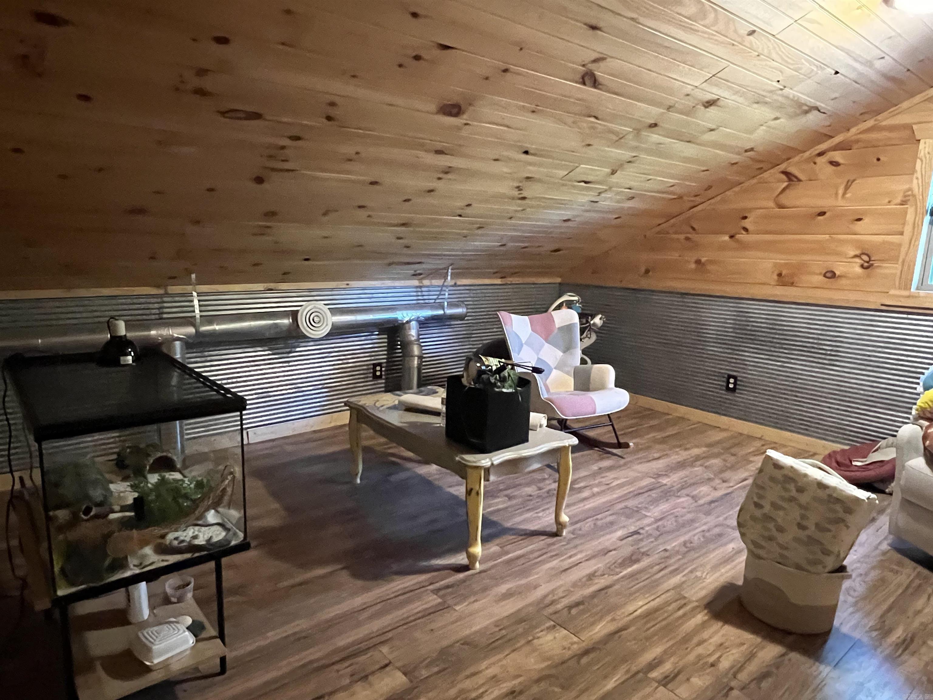 105 Old River  Newark, AR