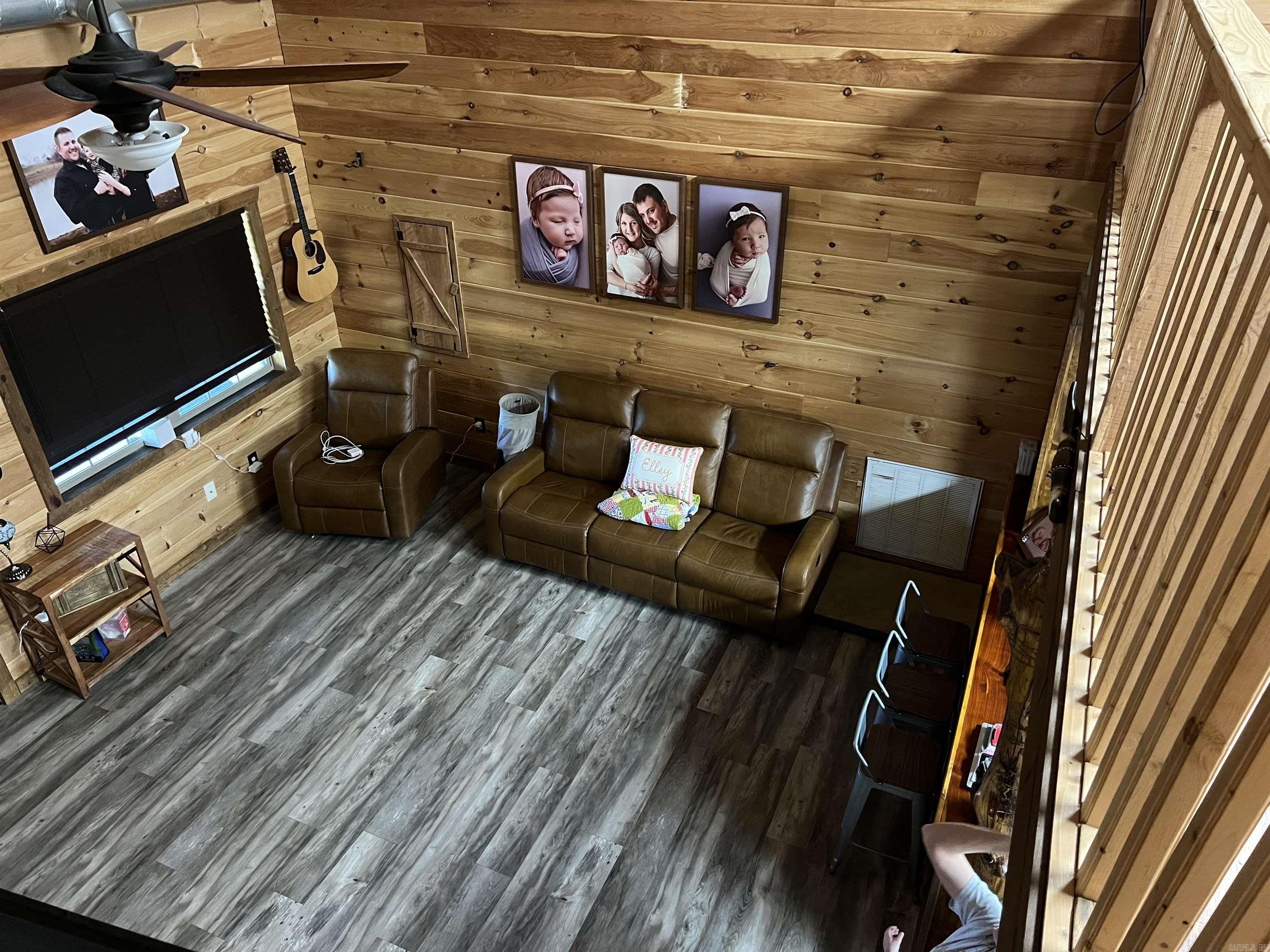 105 Old River  Newark, AR