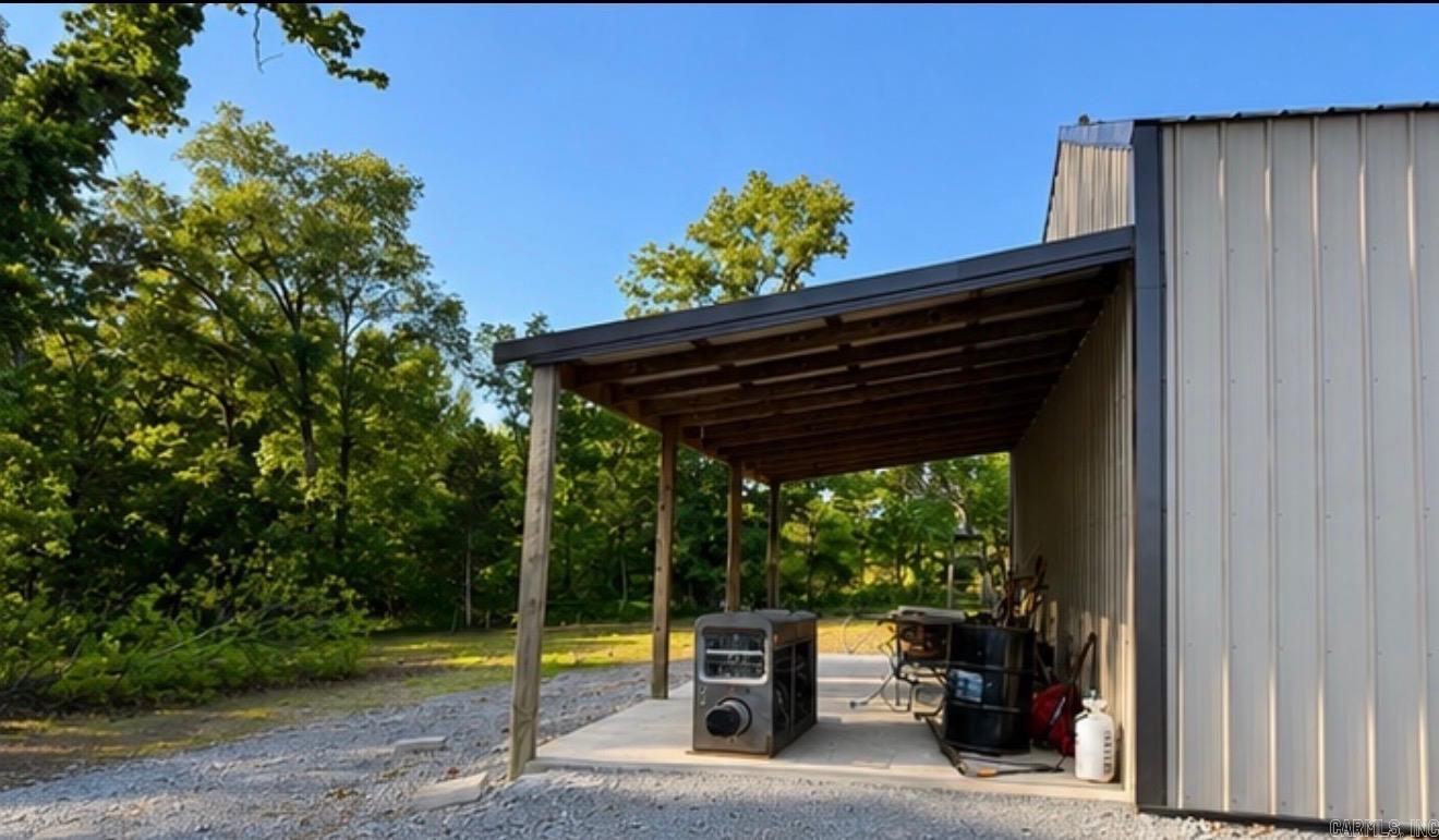 105 Old River  Newark, AR