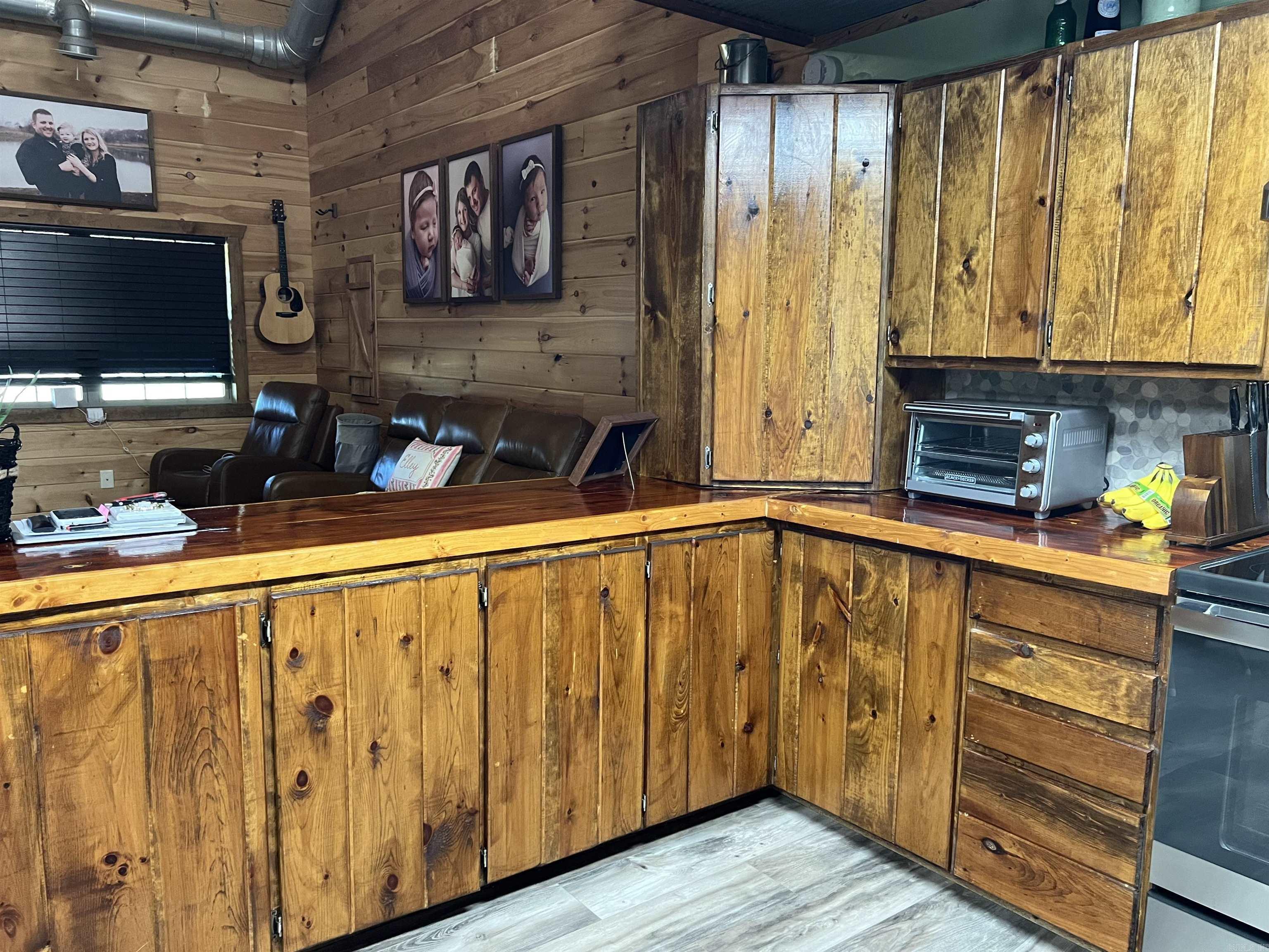 105 Old River  Newark, AR