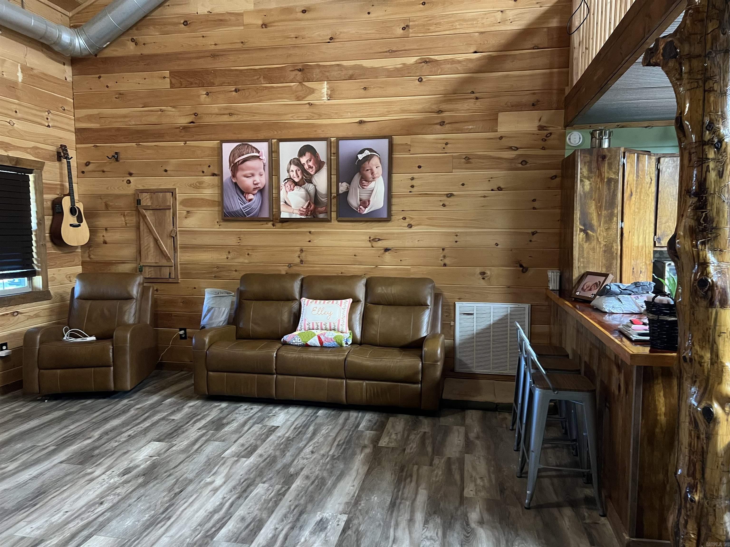 105 Old River  Newark, AR
